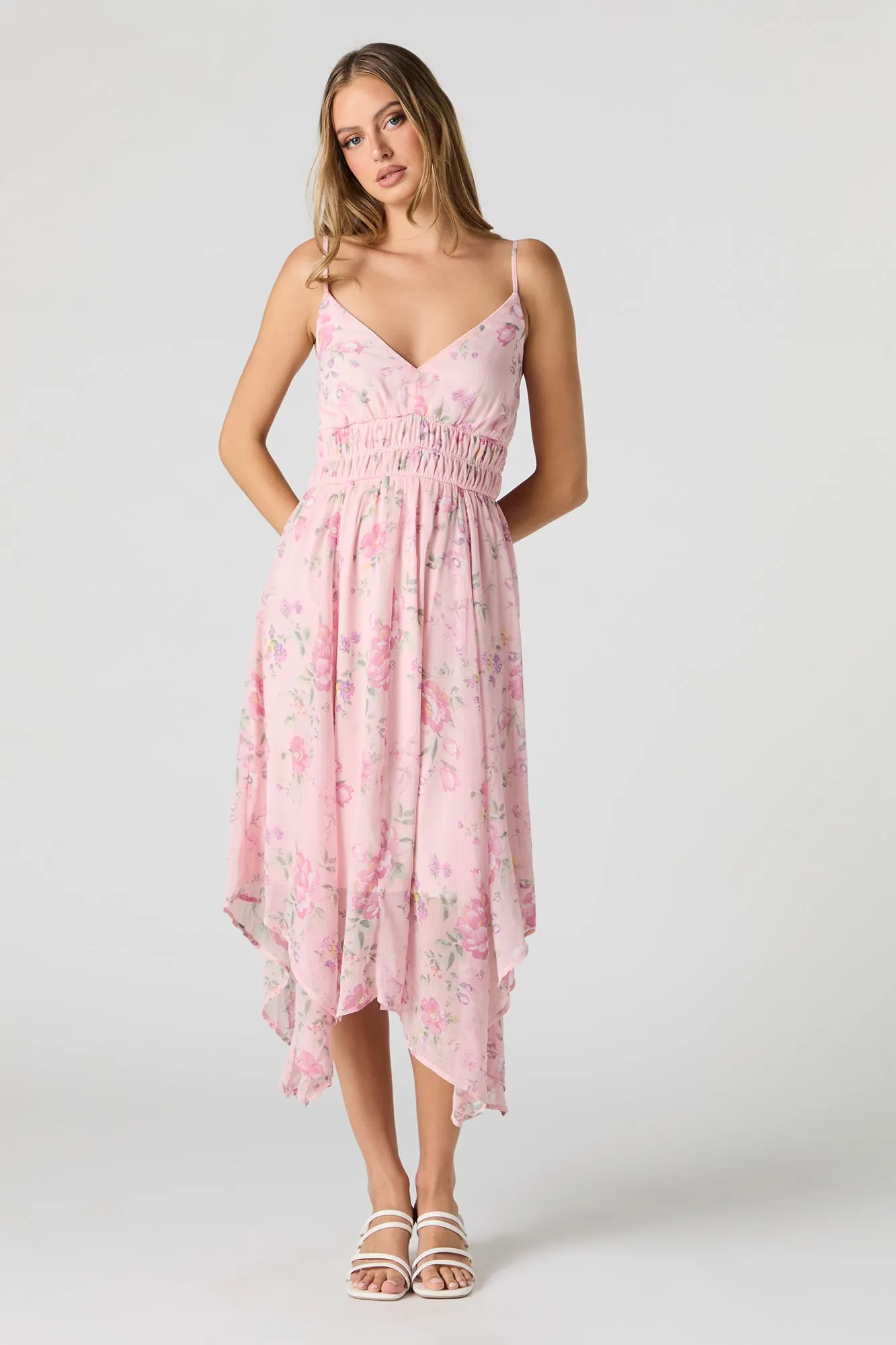 Robe midi asymétrique en chiffon à encolure en V sold by Urban Planet