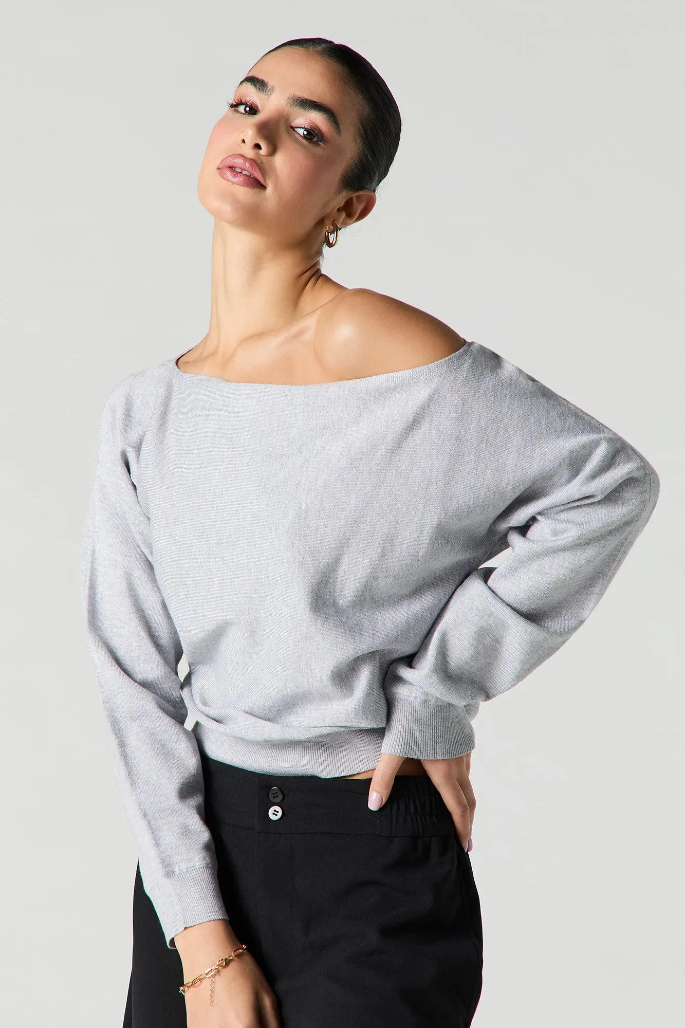 Chandail à épaules dénudées sold by Urban Planet