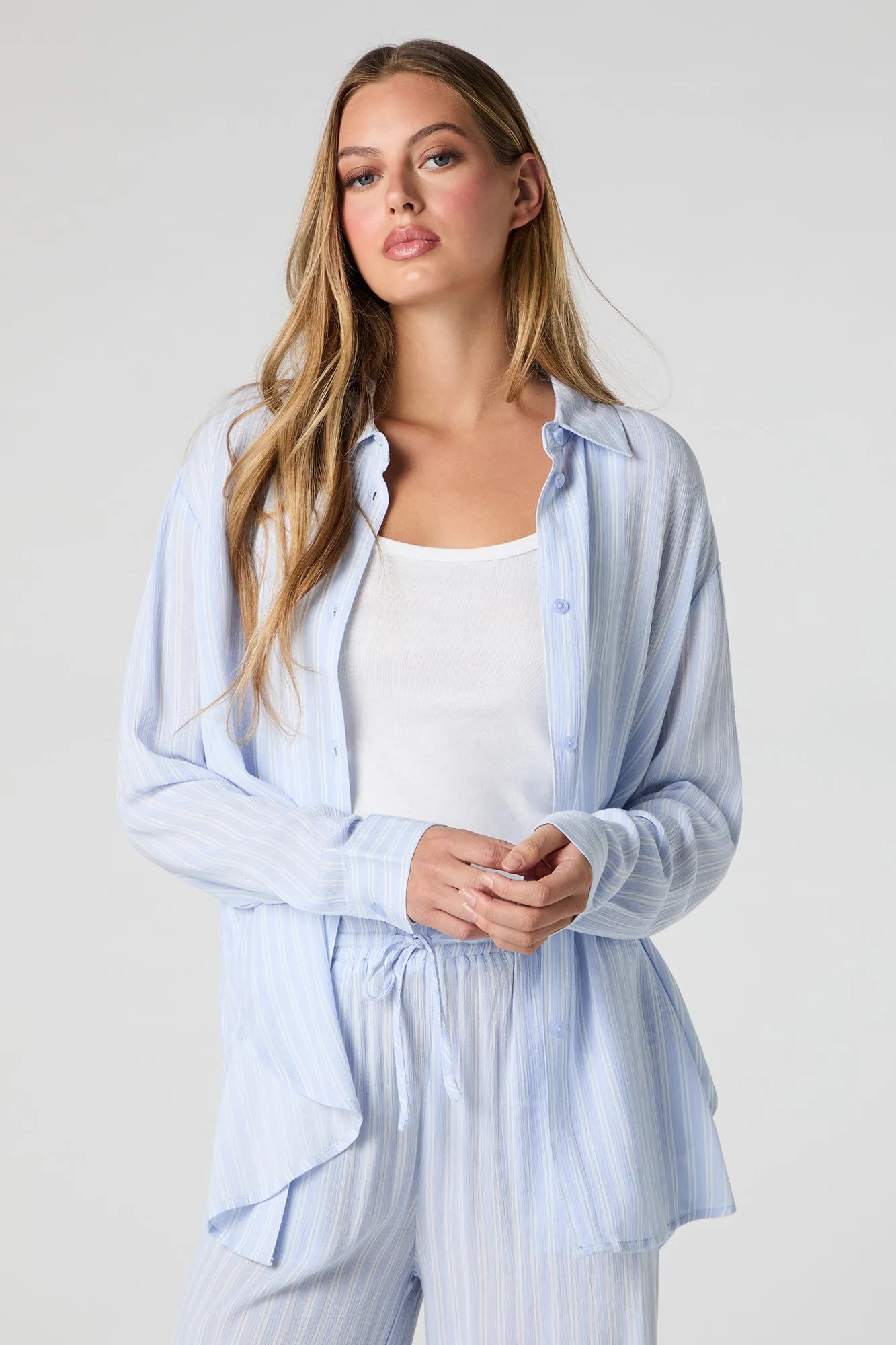 Haut boutonné surdimensionné fluide sold by Urban Planet