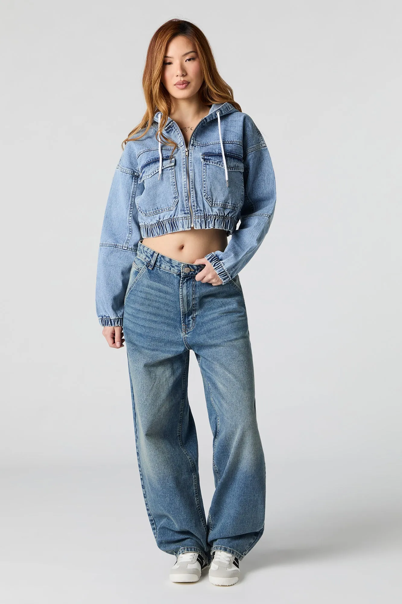 Jean à jambe ballon sold by Urban Planet