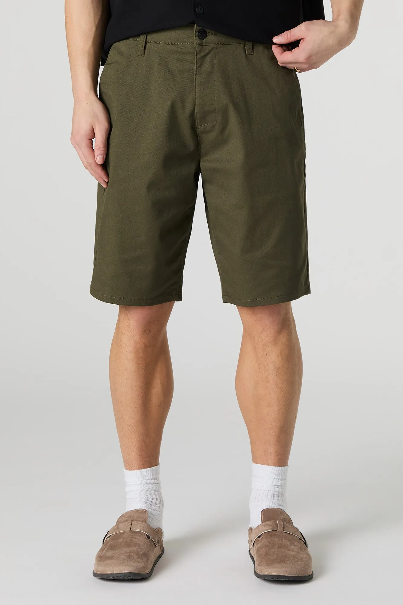Short chino long sold by Urban Planet