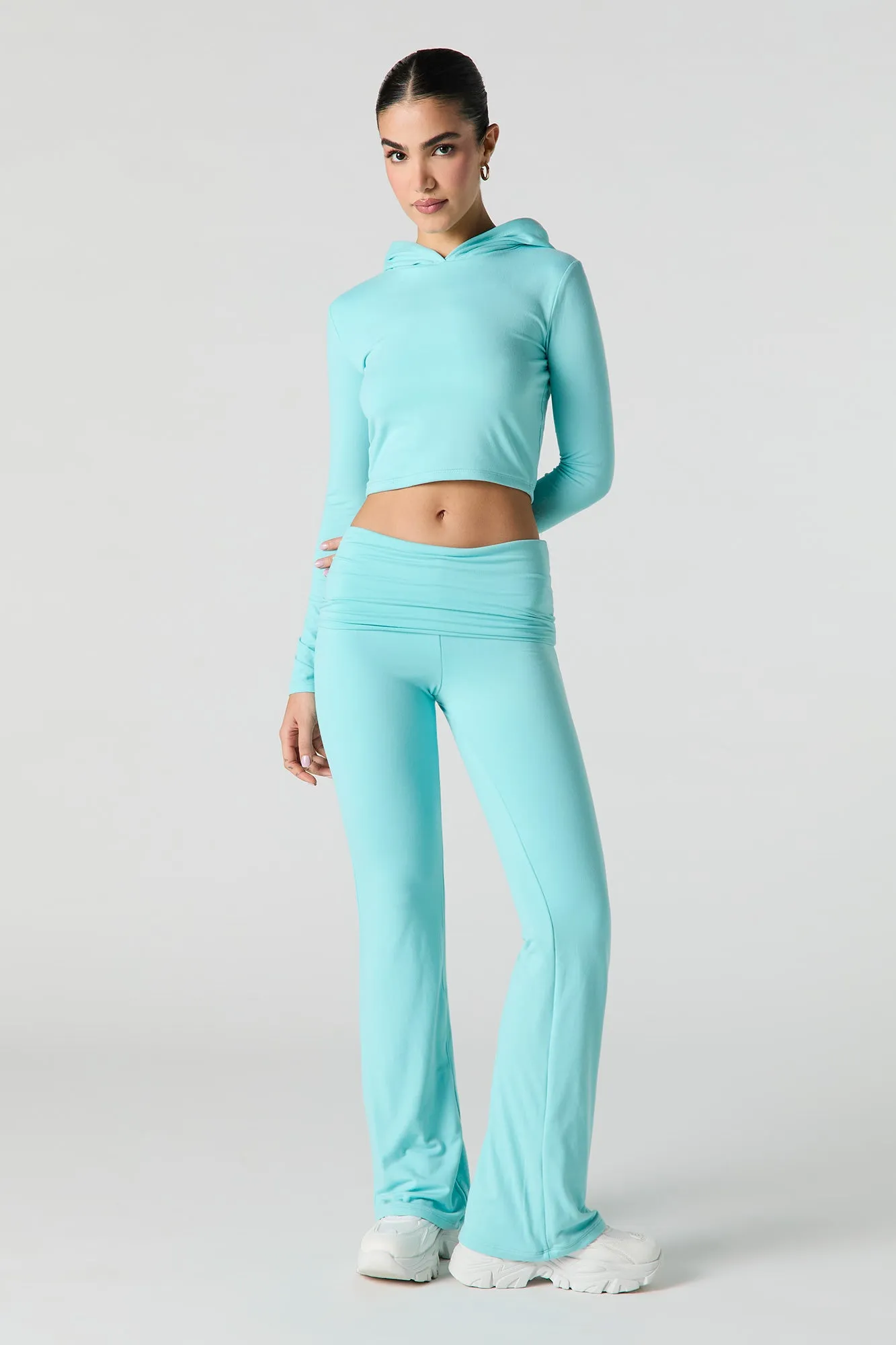 Pantalon Active doux à jambe évasée et taille pliée sold by Urban Planet