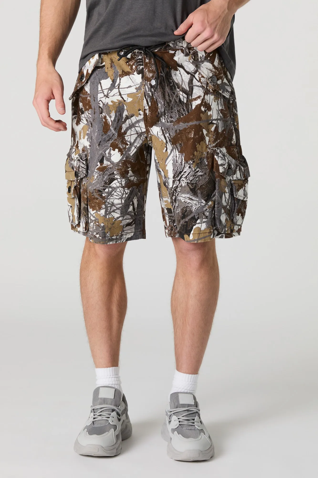 Short cargo boutonné avec poches multiples sold by Urban Planet