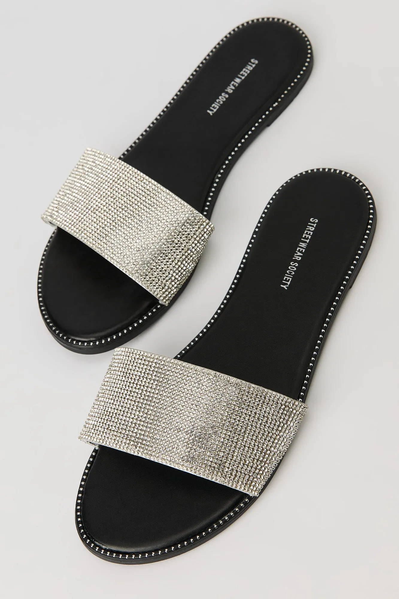 Sandales à enfiler avec pierres du Rhin sold by Urban Planet