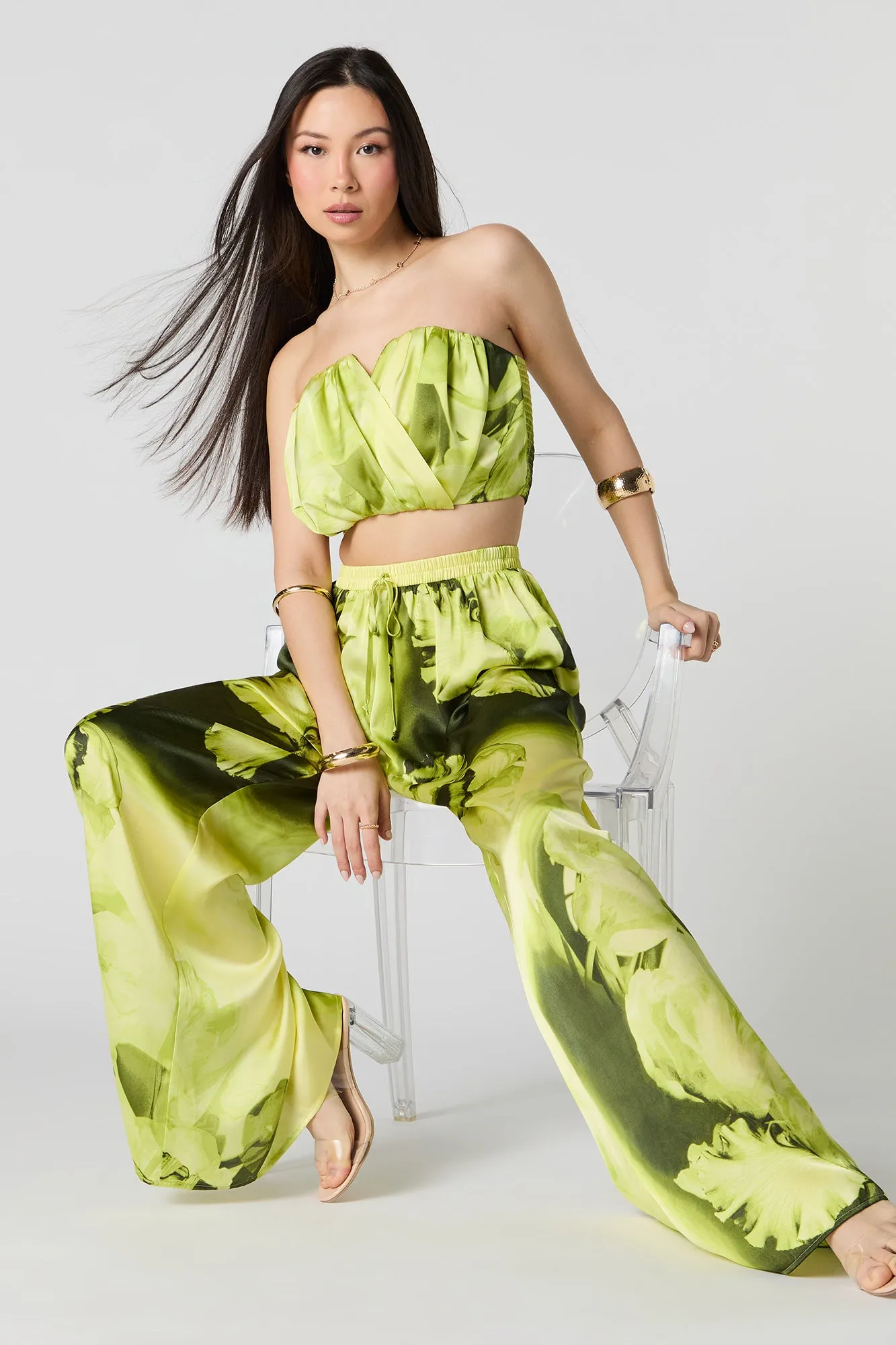 Pantalon à jambe large en satin sold by Urban Planet