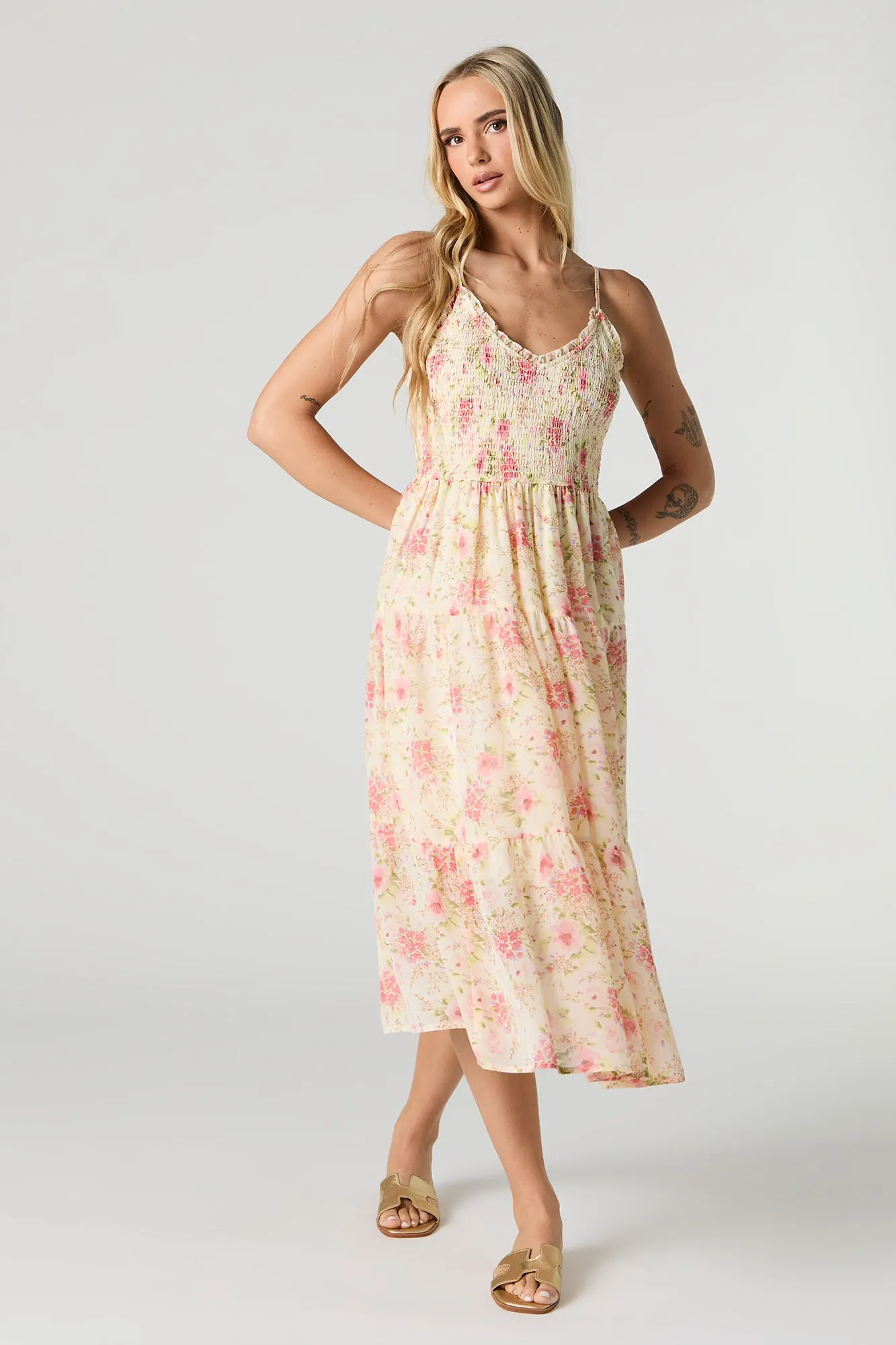 Robe midi smockée en chiffon avec encolure en V sold by Urban Planet product image thumbnail 2