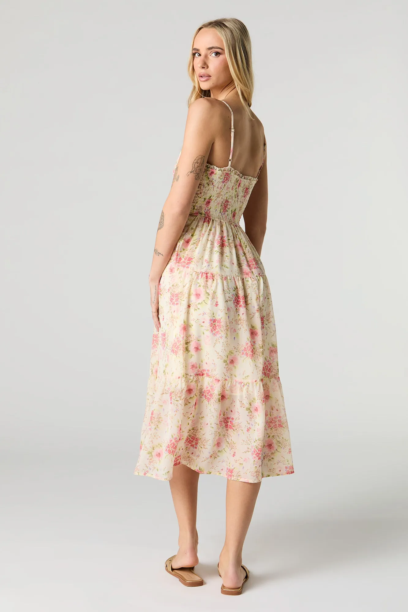 Robe midi smockée en chiffon avec encolure en V sold by Urban Planet product image thumbnail 4