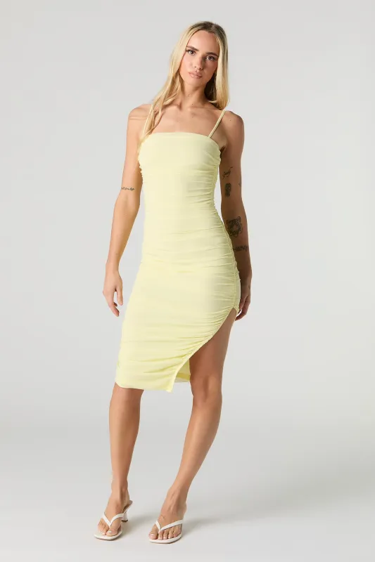 Robe midi ruchée en filet avec fente sold by Urban Planet