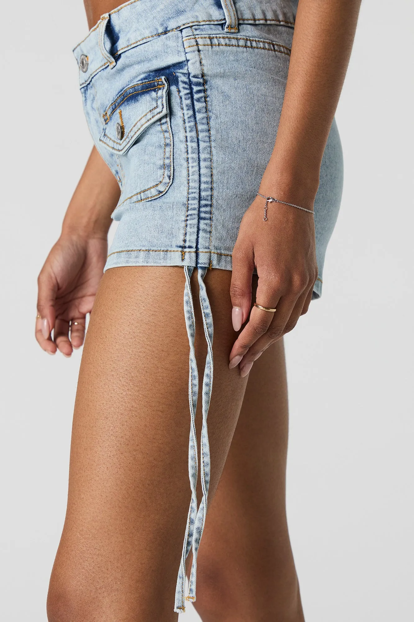 Short cargo en denim avec attaches latérales sold by Urban Planet product image thumbnail 4