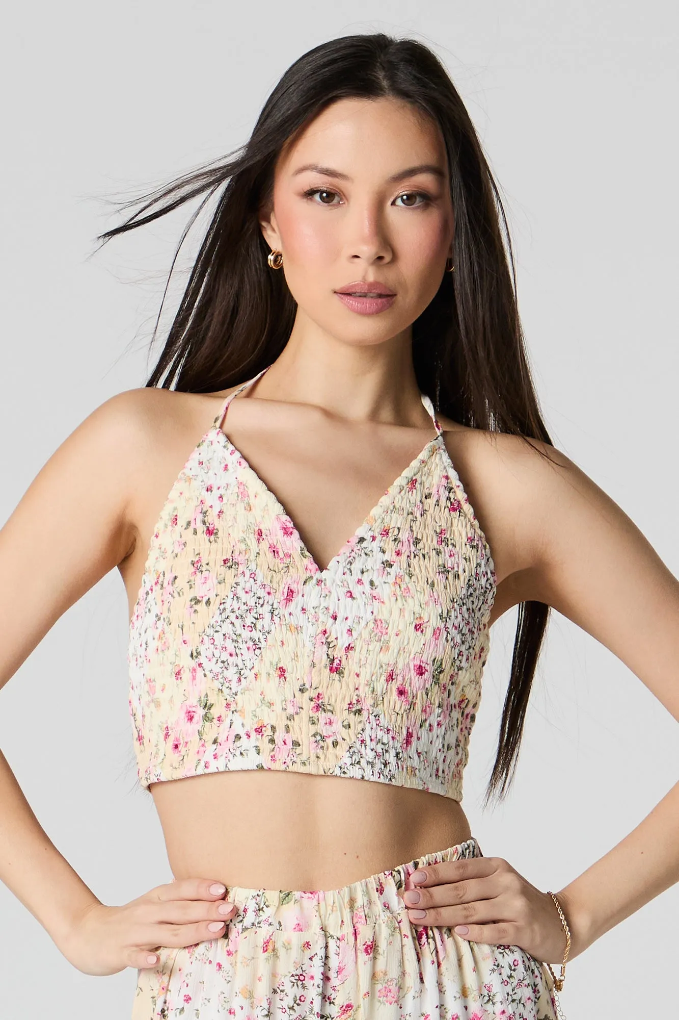 Haut bain-de-soleil smocké à encolure en V sold by Urban Planet product image thumbnail 2