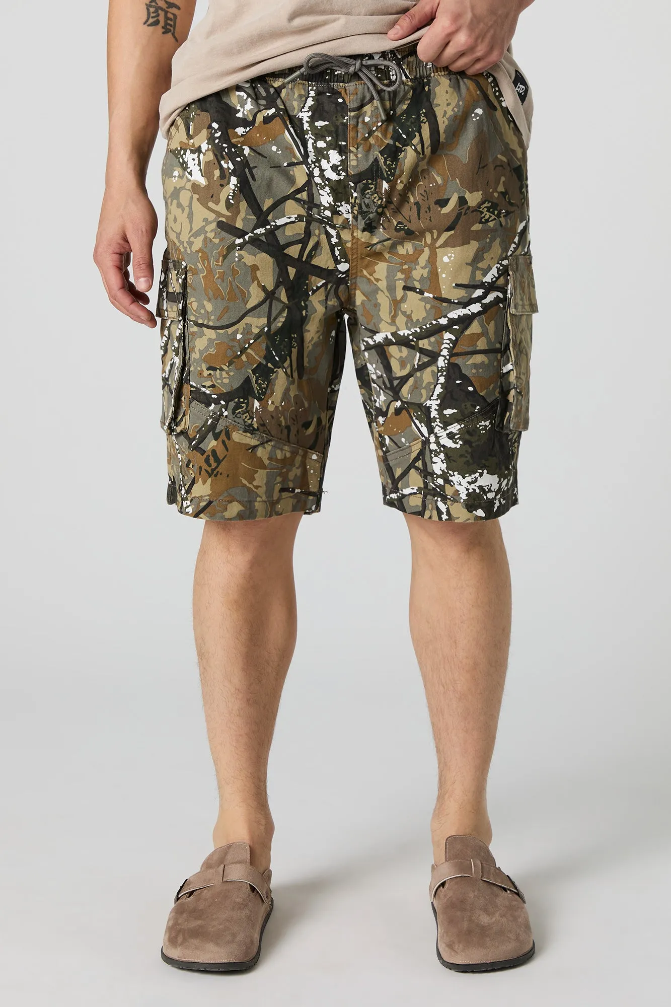 Short cargo à taille coulissante sold by Urban Planet