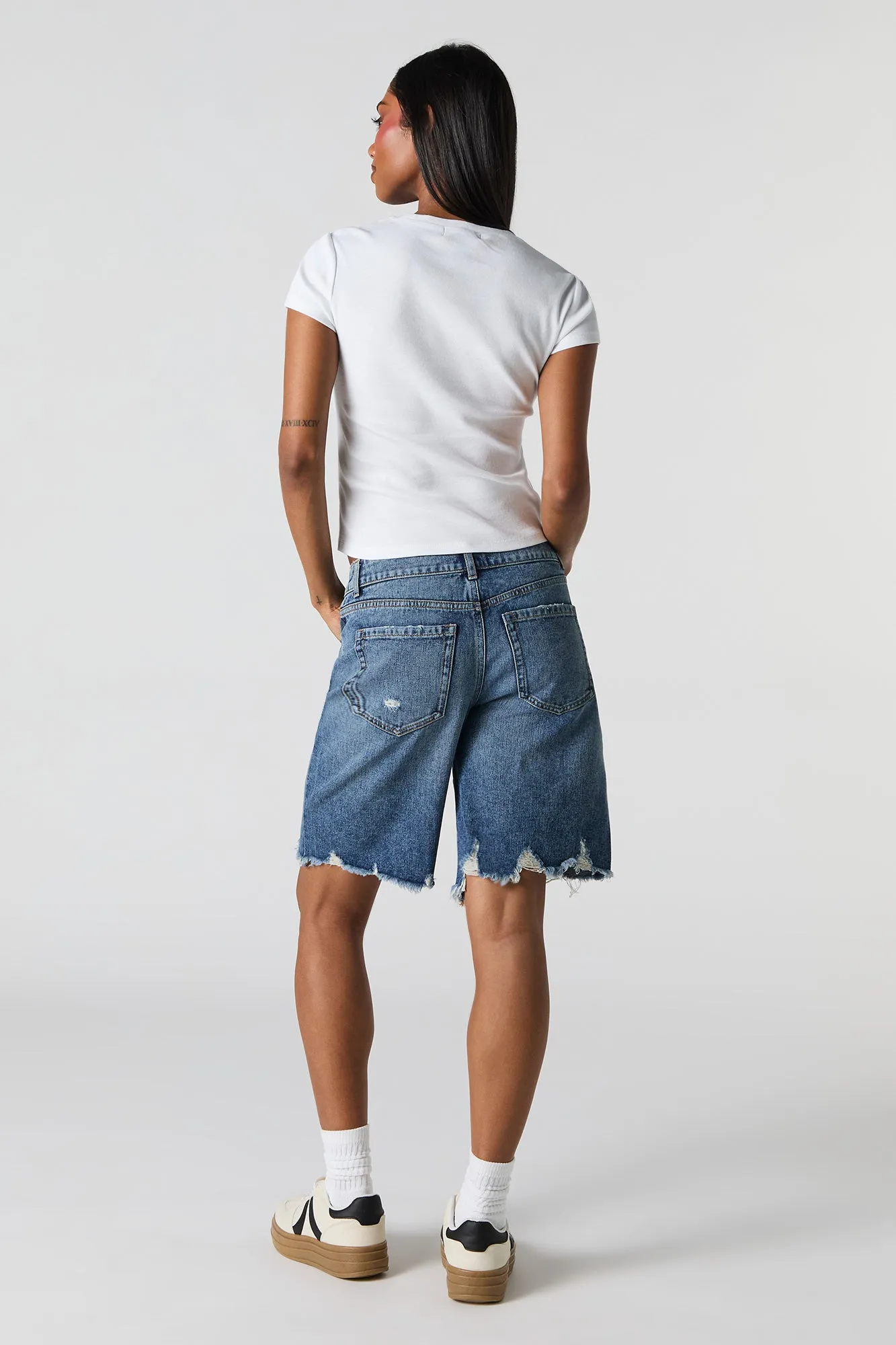 Jean-short ample d'aspect usé délavé foncé sold by Urban Planet product image thumbnail 3