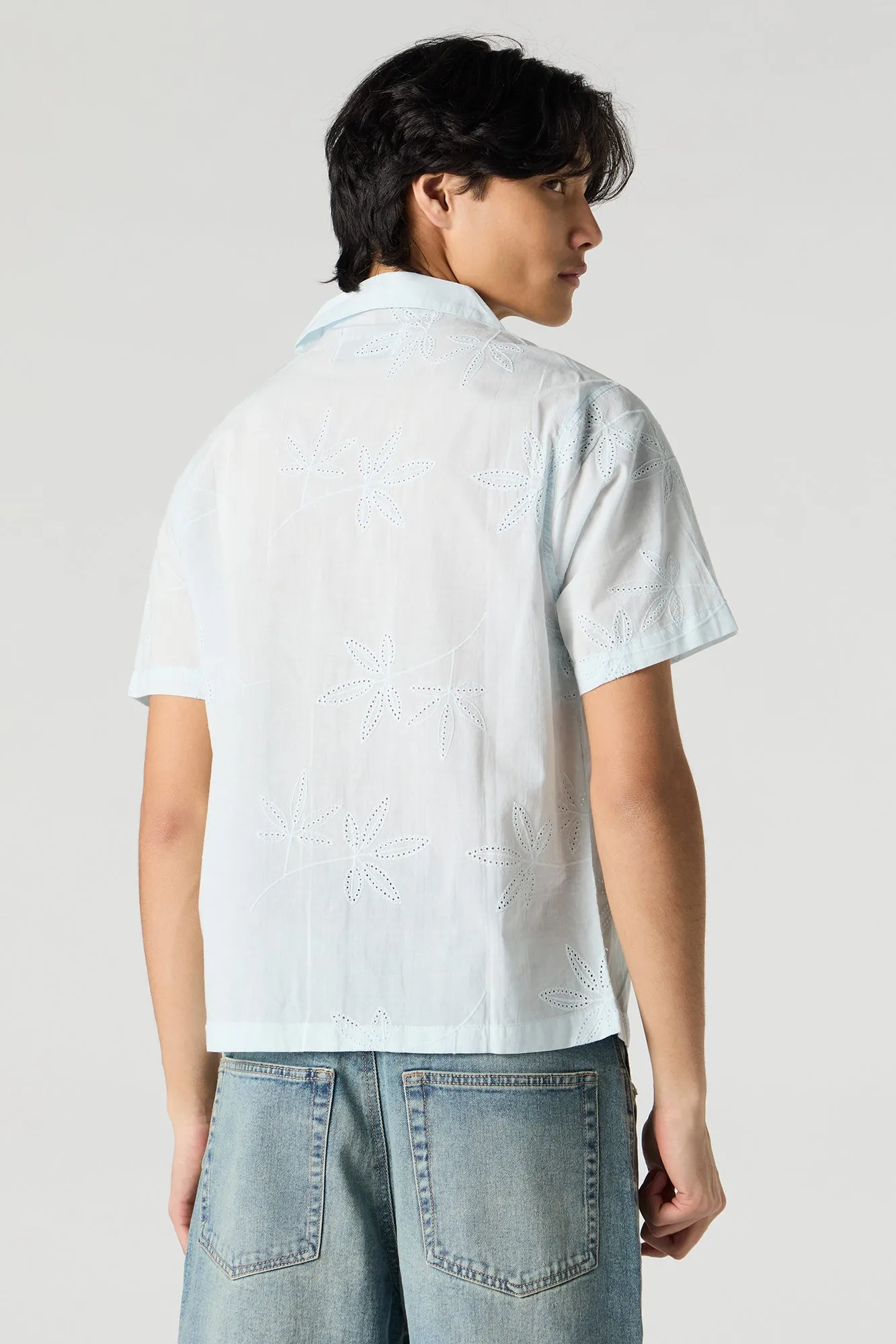 Haut boutonné avec motif de feuille brodé et oeillets sold by Urban Planet product image thumbnail 2