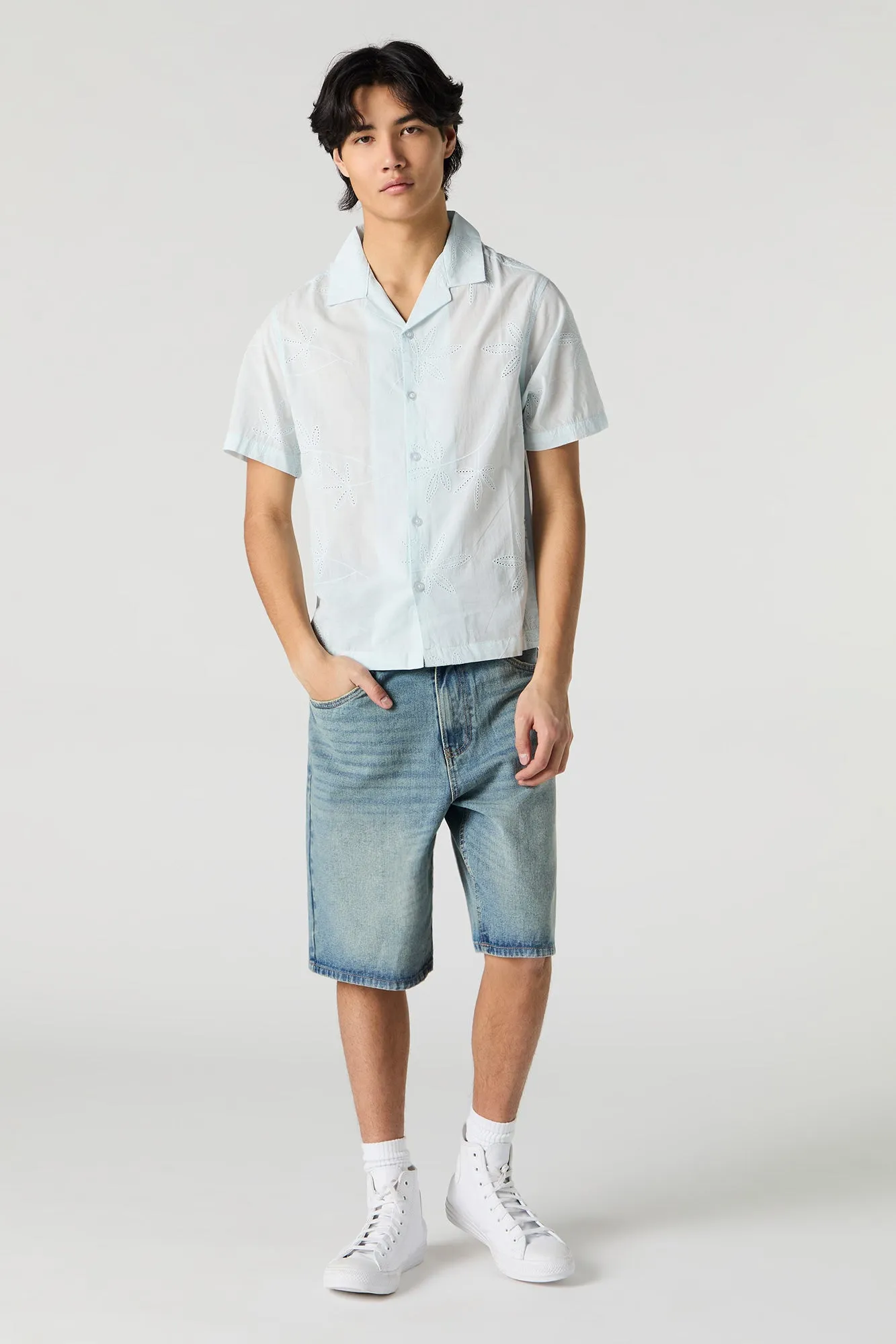 Haut boutonné avec motif de feuille brodé et oeillets sold by Urban Planet product image thumbnail 3