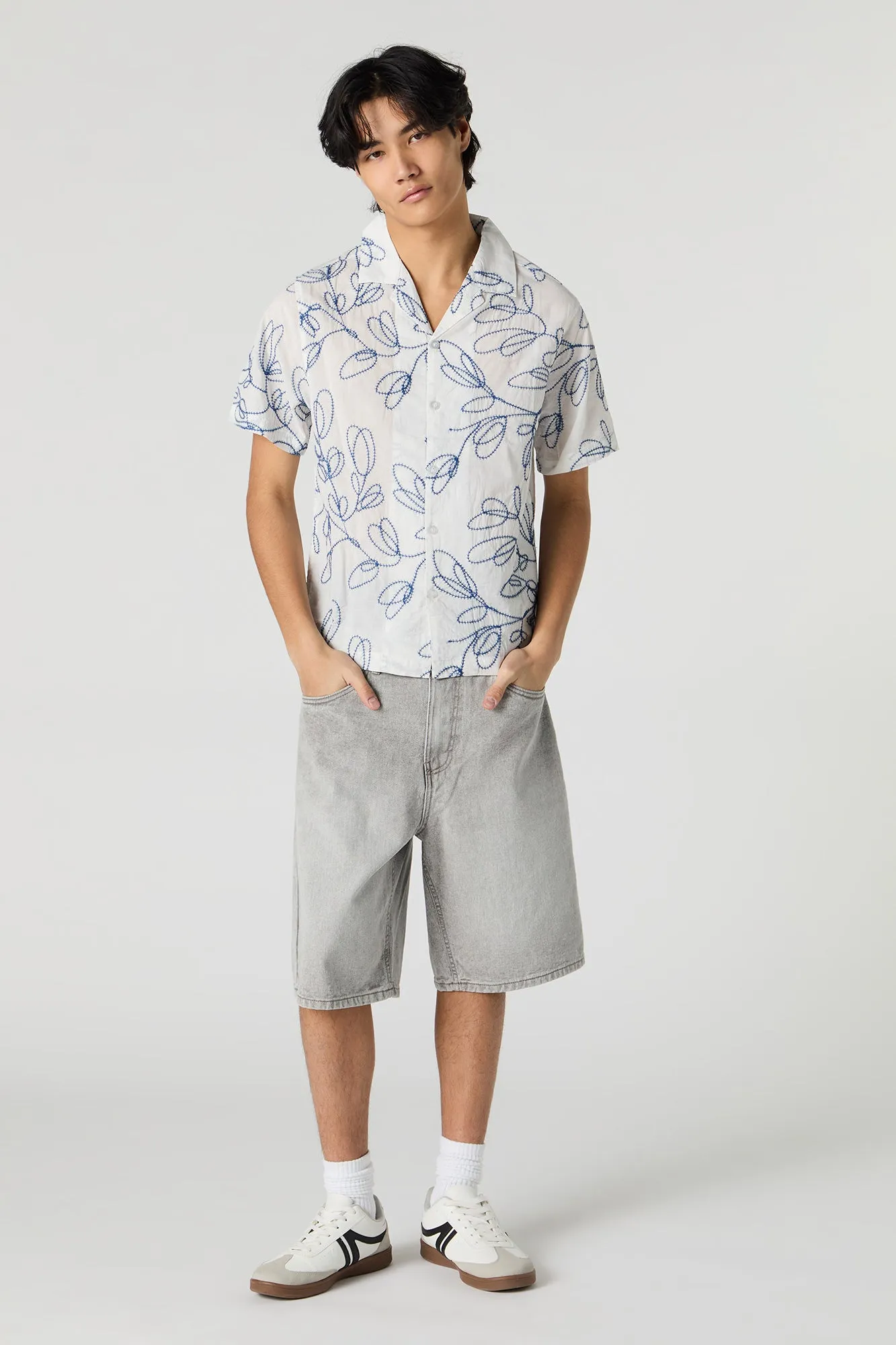 Haut boutonné avec motif fleuri brodé à surpiqûres sold by Urban Planet product image thumbnail 3