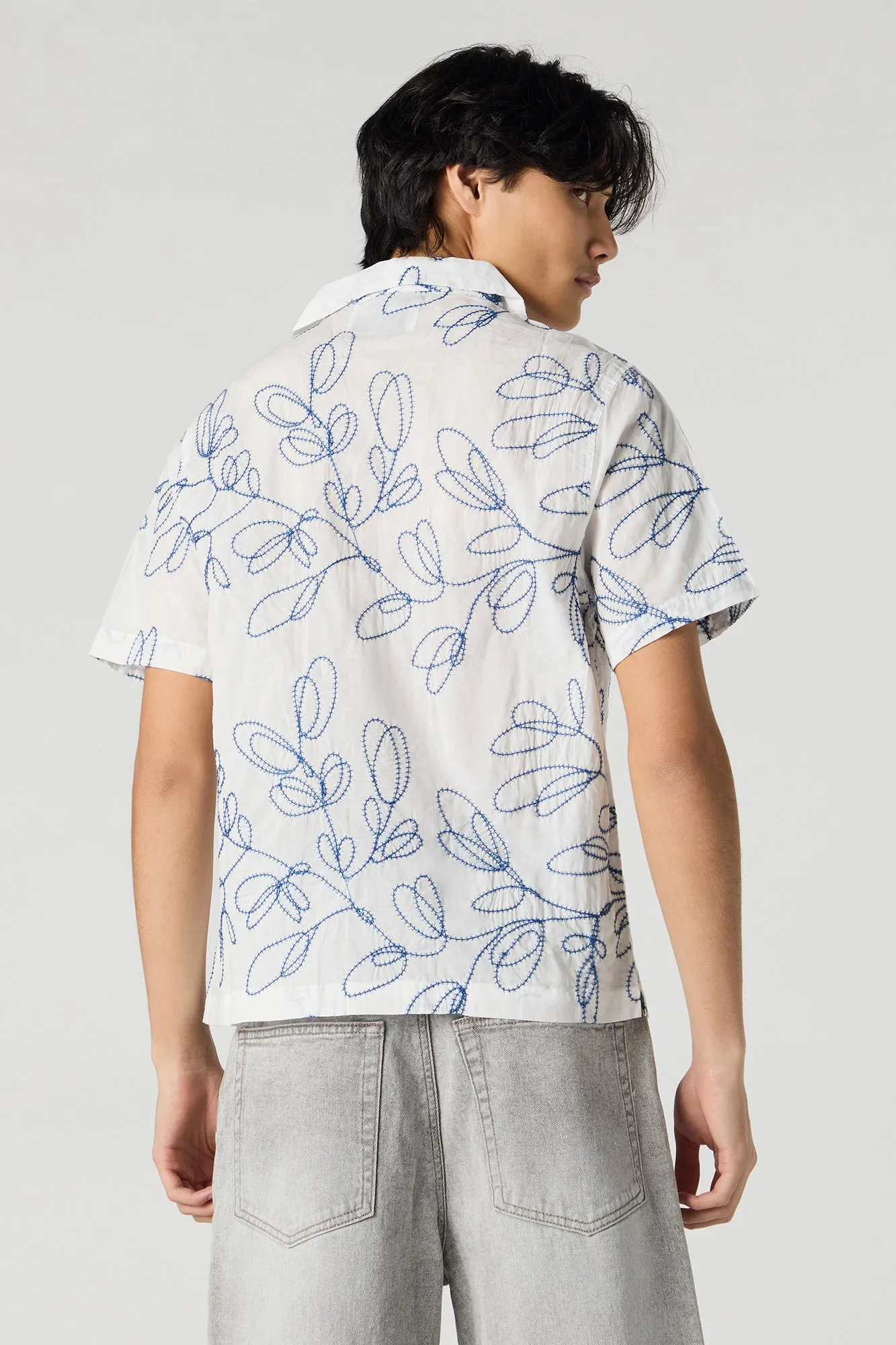 Haut boutonné avec motif fleuri brodé à surpiqûres sold by Urban Planet product image thumbnail 2