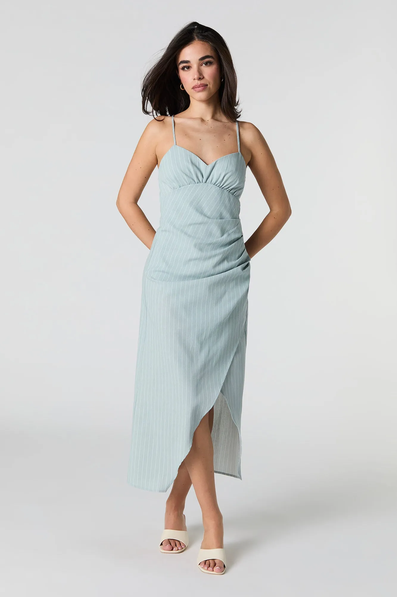 Robe midi en mélange de lin avec brides et fente sold by Urban Planet