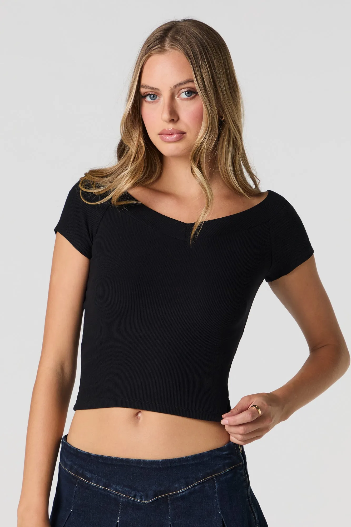 T-shirt côtelé court à encolure en V large sold by Urban Planet product image thumbnail 4