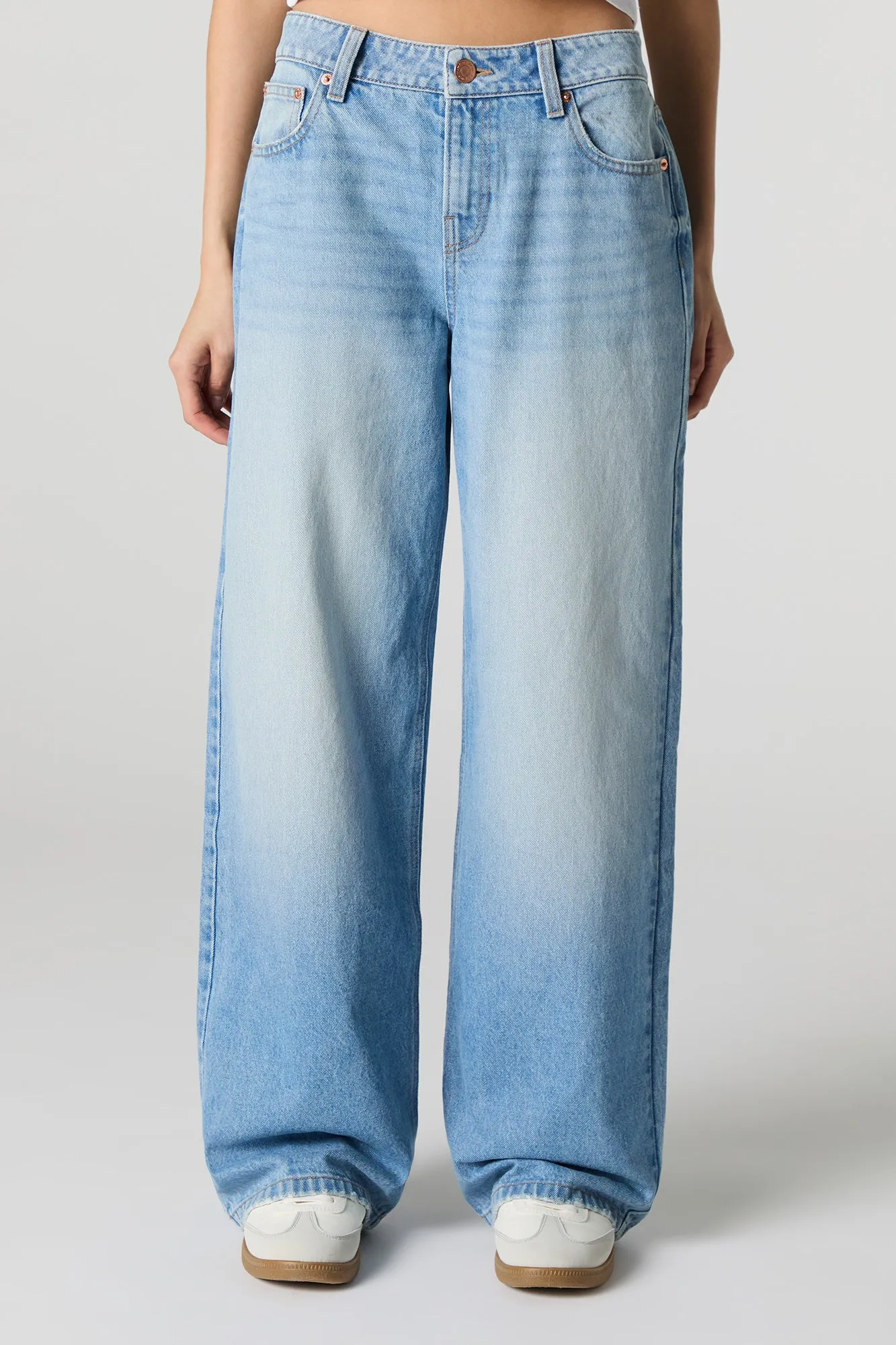 Jean à jambe large délavé moyen à taille basse sold by Urban Planet product image thumbnail 2