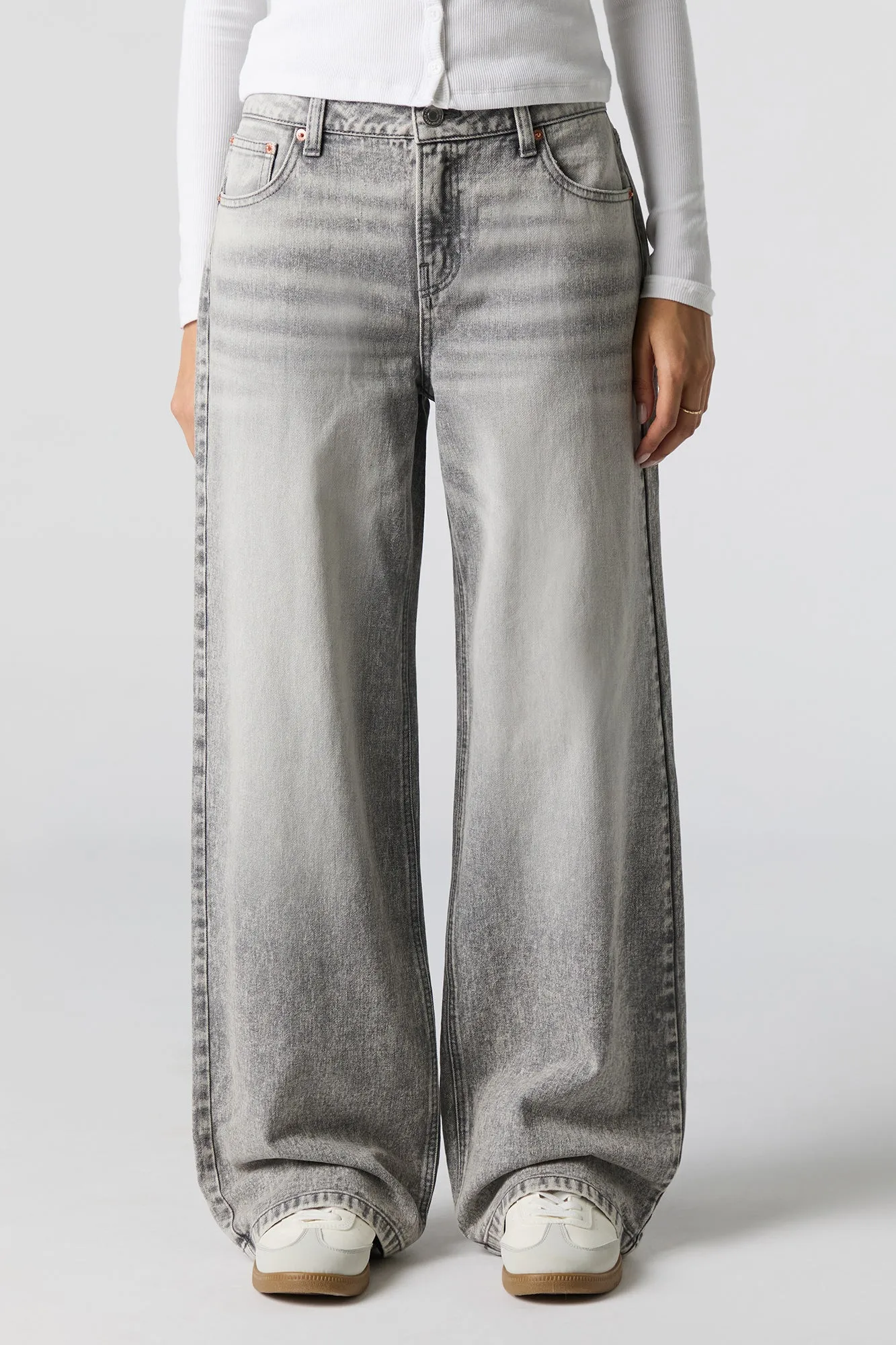 Jean à jambe large délavé gris à taille basse sold by Urban Planet product image thumbnail 2