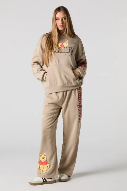 Pantalon d'entraînement à jambe large avec imprimé Winnie the Pooh sold by Urban Planet
