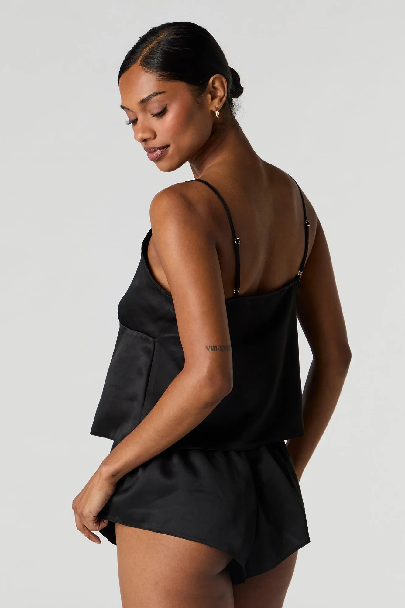 Ensemble pyjama avec débardeur de style nuisette et short en satin sold by Urban Planet product image thumbnail 5