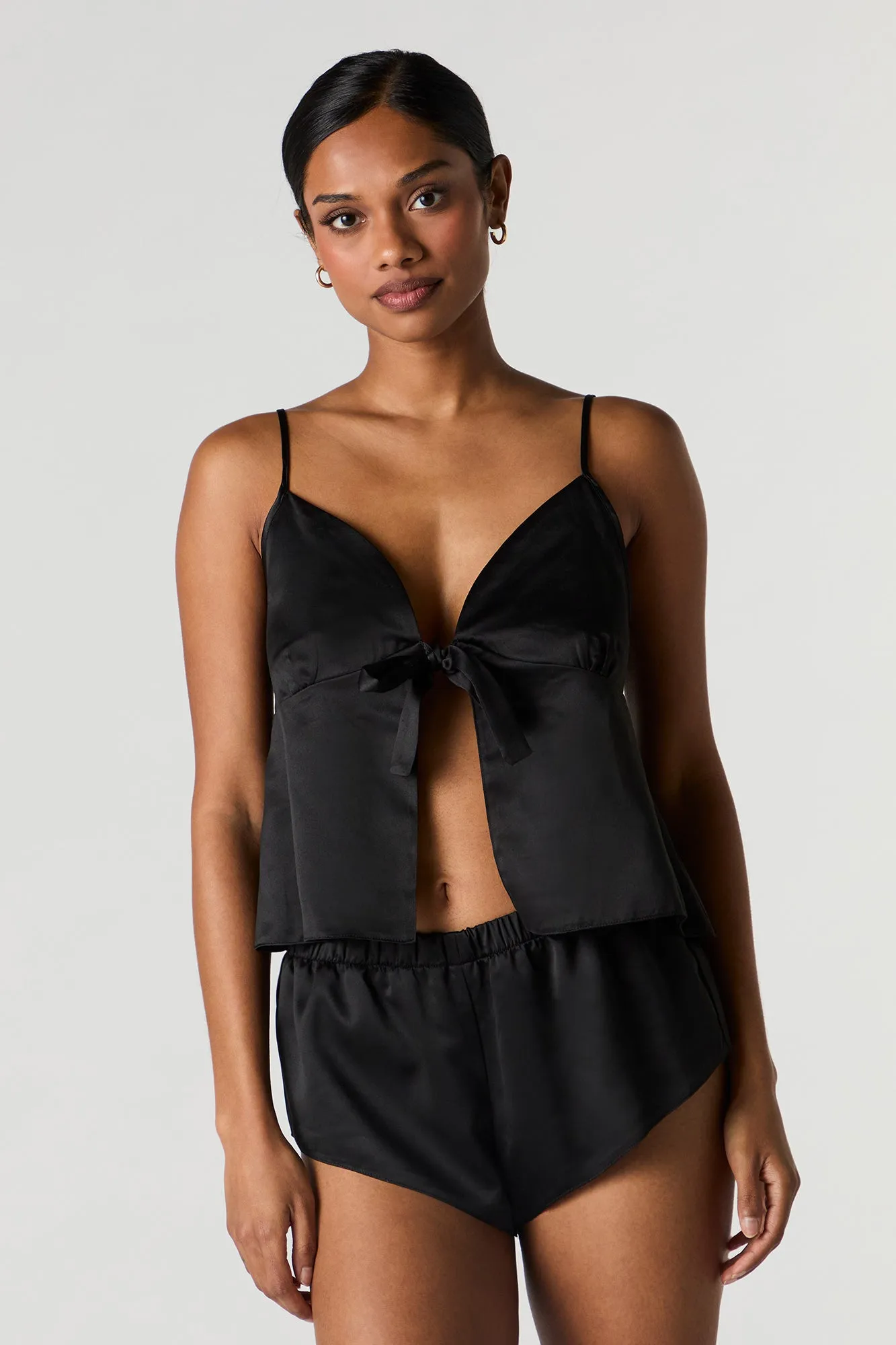 Ensemble pyjama avec débardeur de style nuisette et short en satin sold by Urban Planet product image thumbnail 4