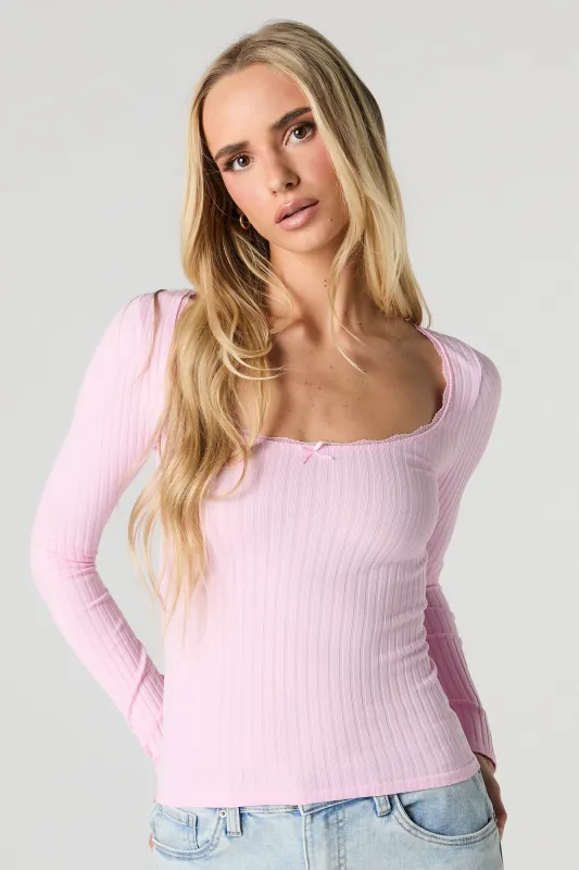 Haut en tricot côtelé sans couture à manches longues avec encolure dégagée sold by Urban Planet