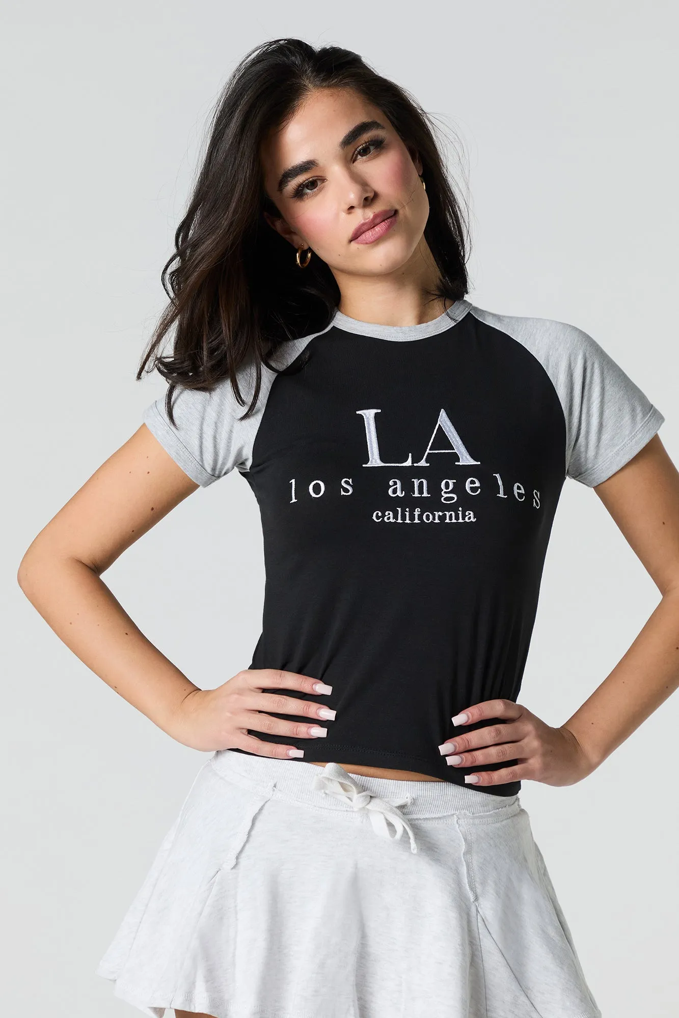 T-shirt raglan avec motif brodé LA sold by Urban Planet