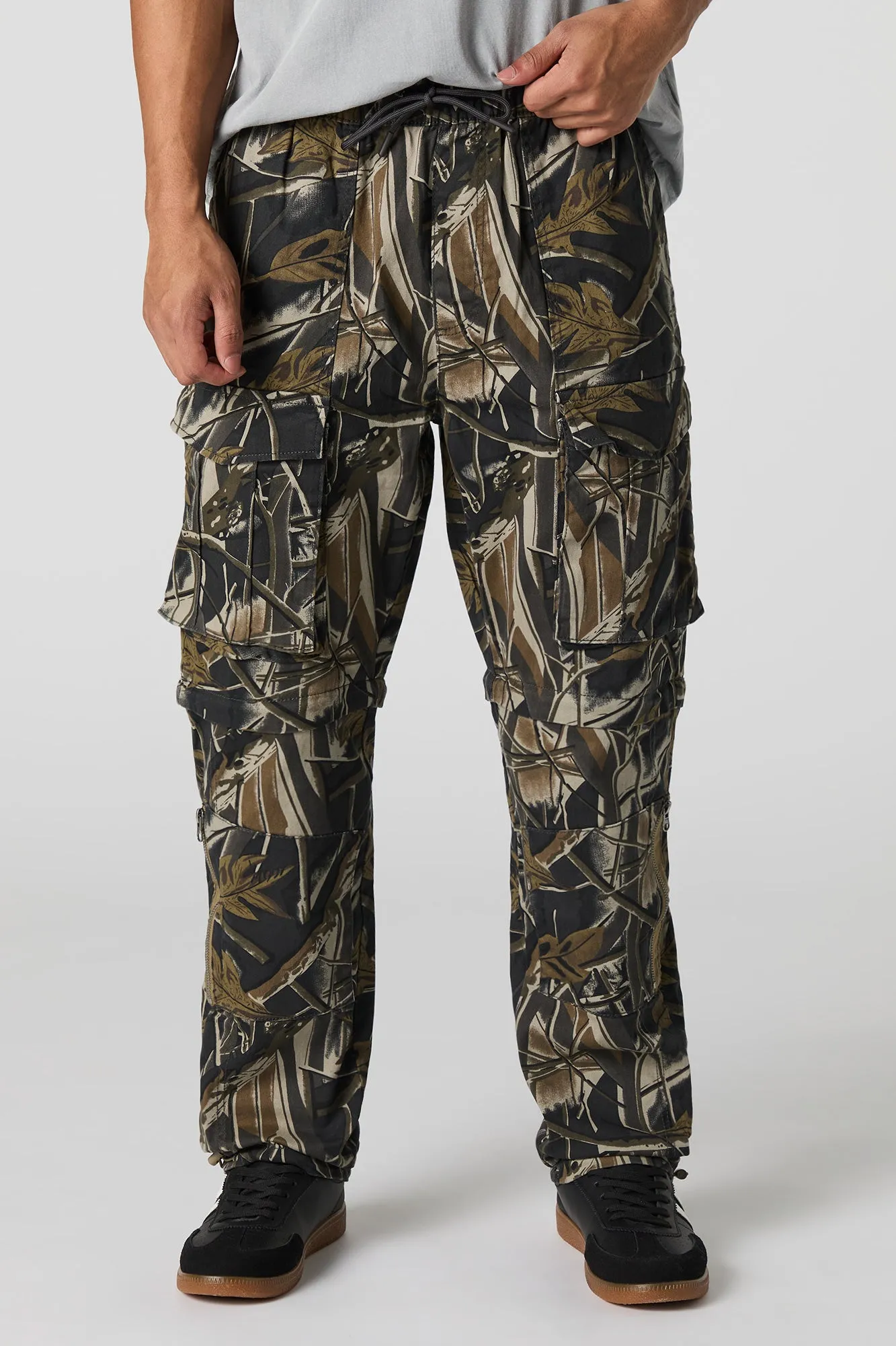 Pantalon cargo convertible avec fermeture à glissière sold by Urban Planet