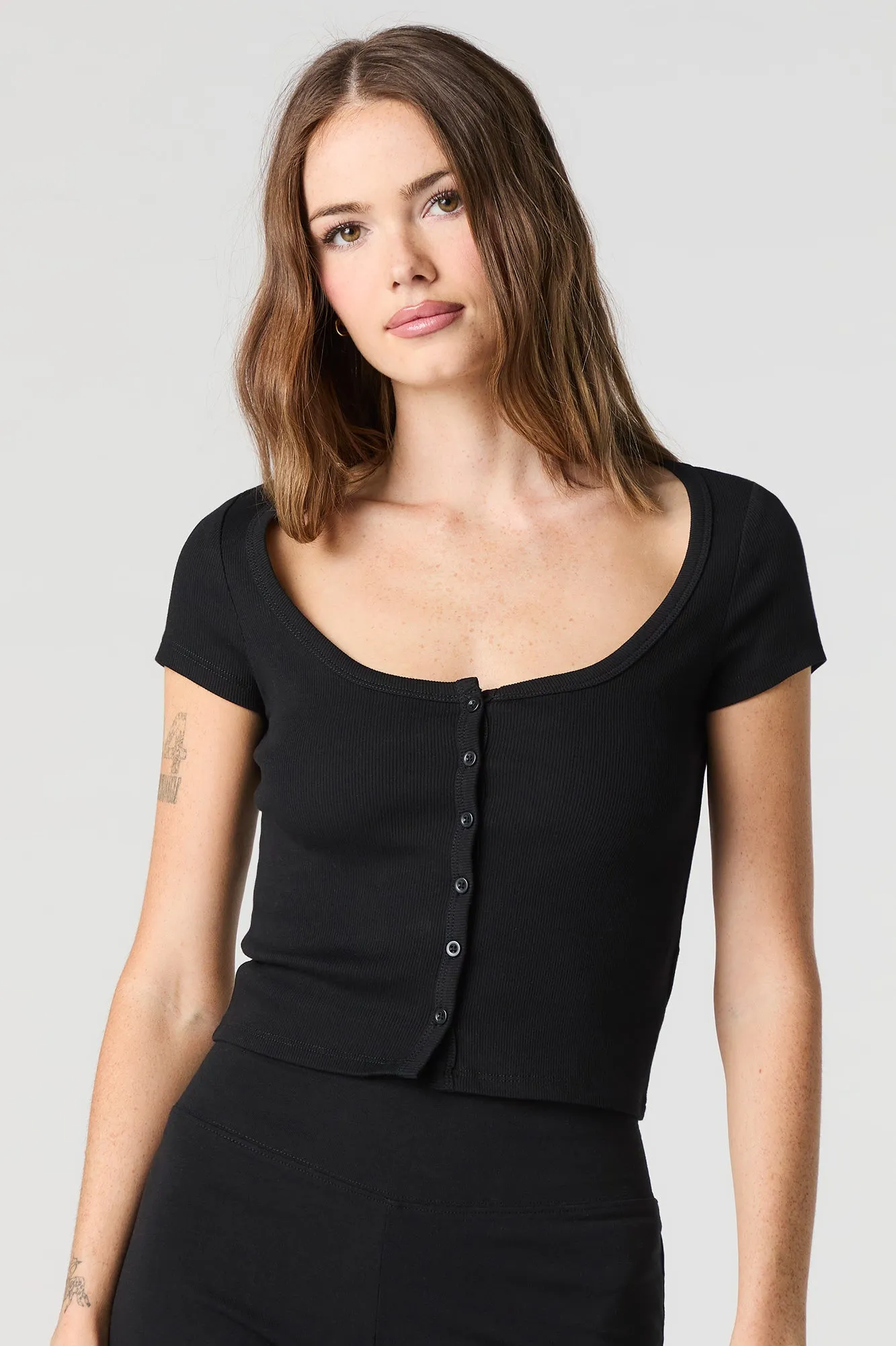 Haut côtelé boutonné à encolure ronde sold by Urban Planet product image thumbnail 4