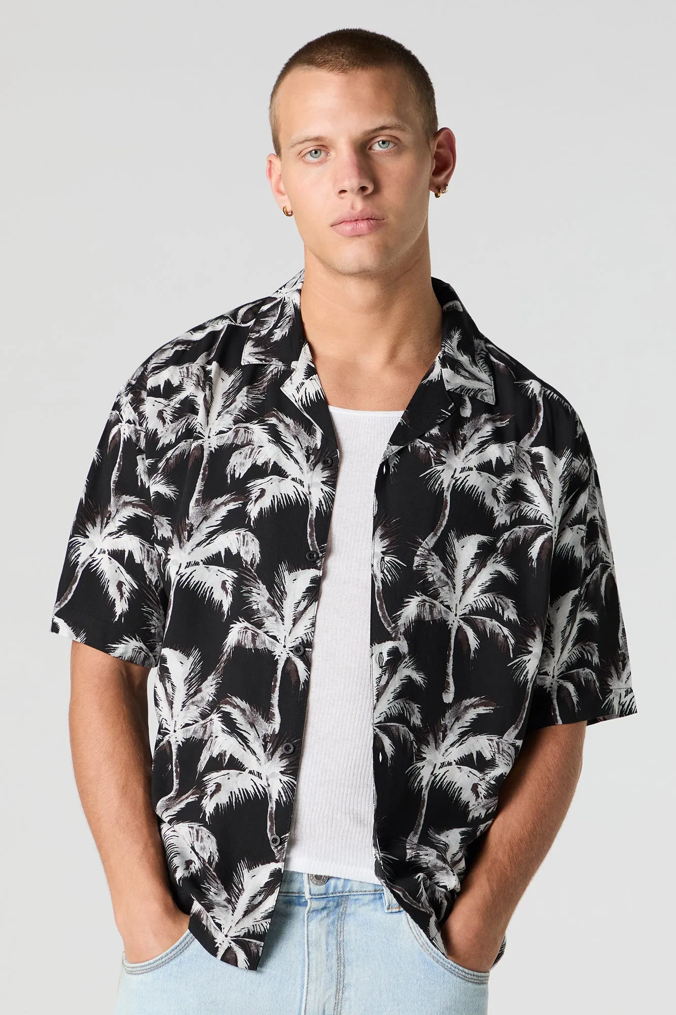 Haut boutonné à manches longues avec motif tropical sold by Urban Planet product image thumbnail 4