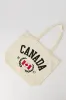 Fourre-tout à imprimé Canada Day sold by Urban Planet