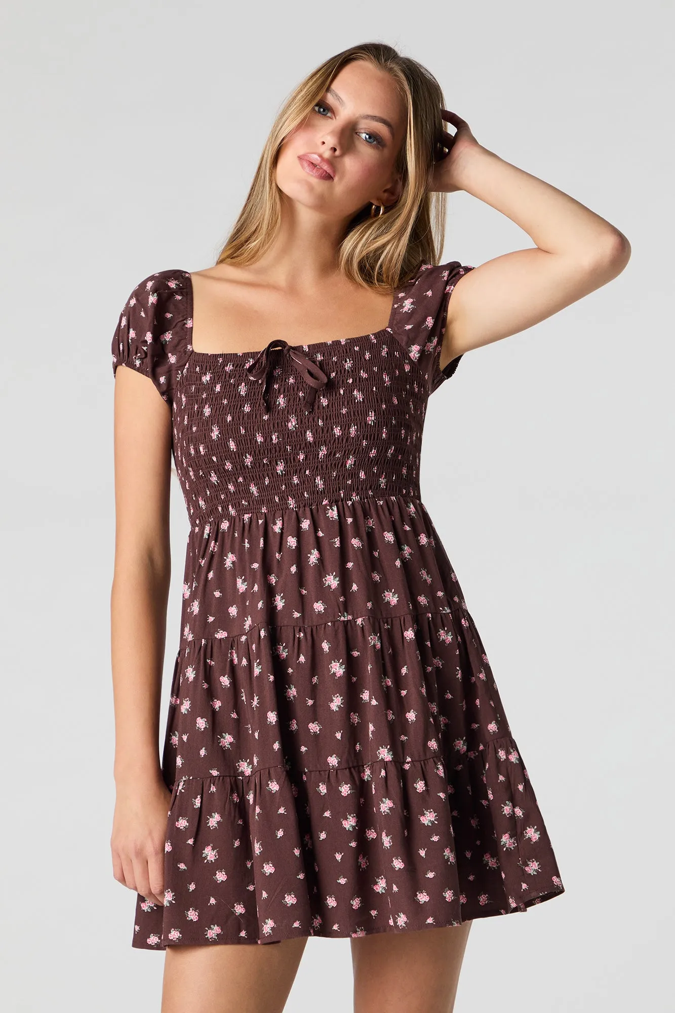 Minirobe volantée smockée fleurie sold by Urban Planet