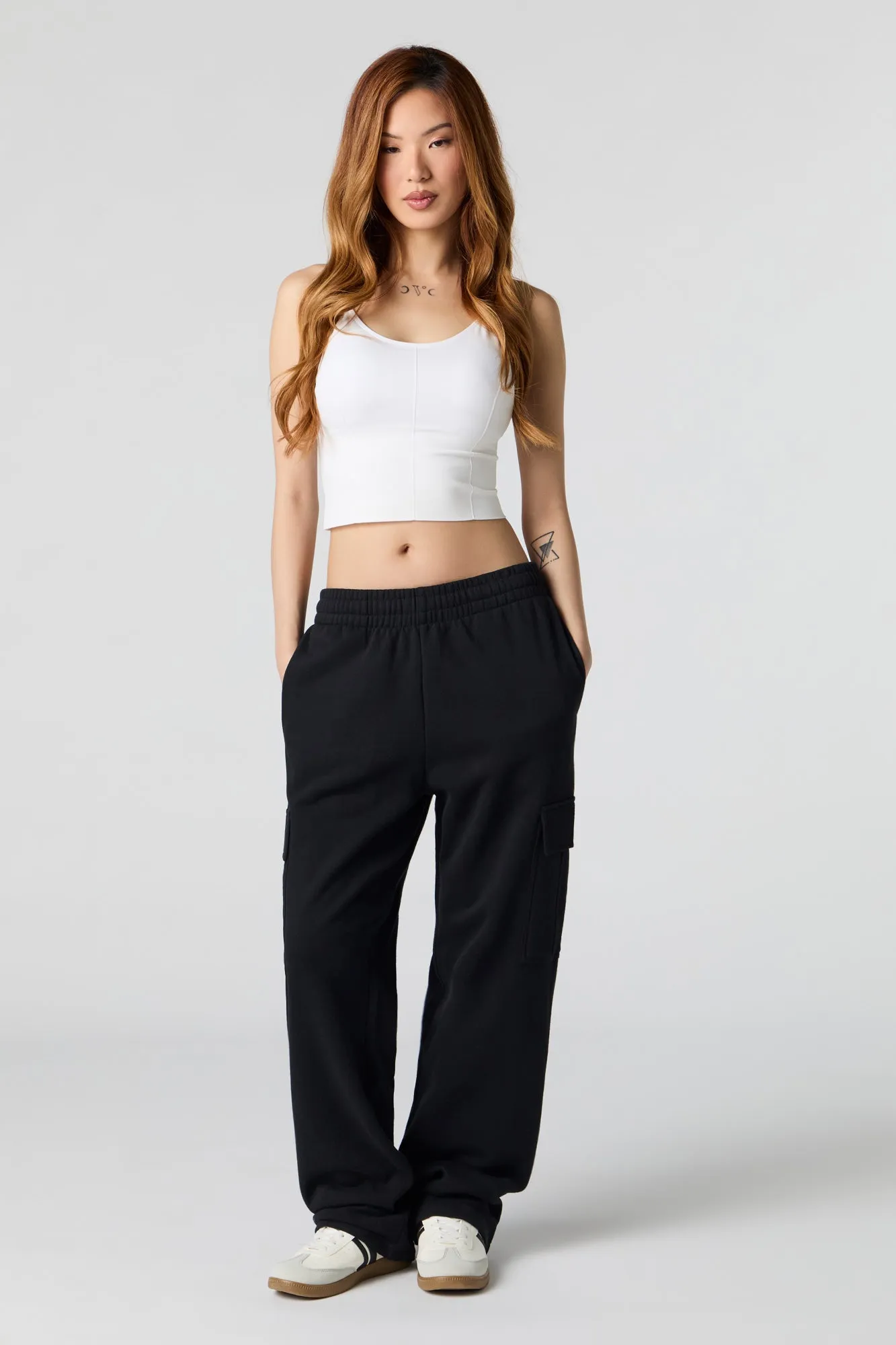 Pantalon d'entraînement cargo à jambe large en molleton uni sold by Urban Planet product image thumbnail 5