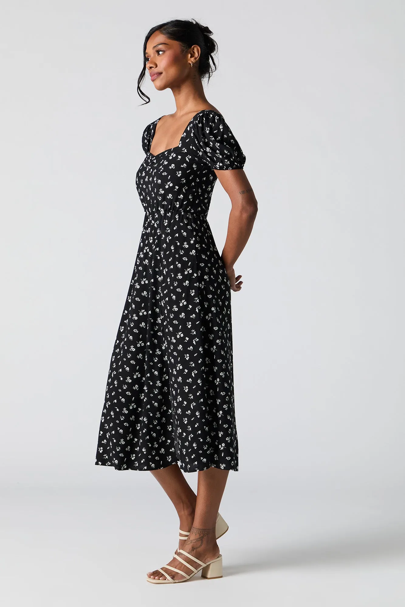 Robe midi fleurie à manches bouffantes et décolleté en coeur sold by Urban Planet product image thumbnail 5