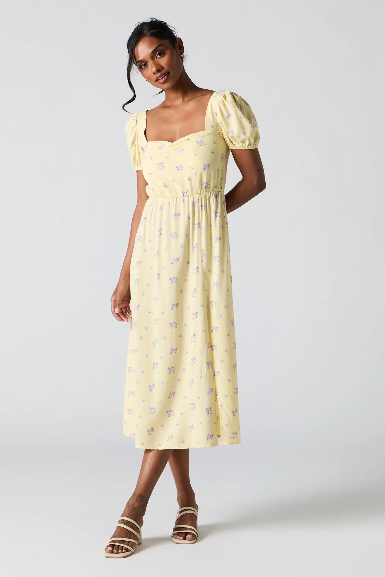 Robe midi fleurie à manches bouffantes et décolleté en coeur sold by Urban Planet