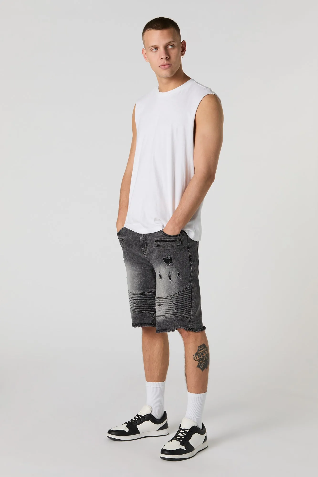 Short de style moto en denim d'aspect usé sold by Urban Planet product image thumbnail 5