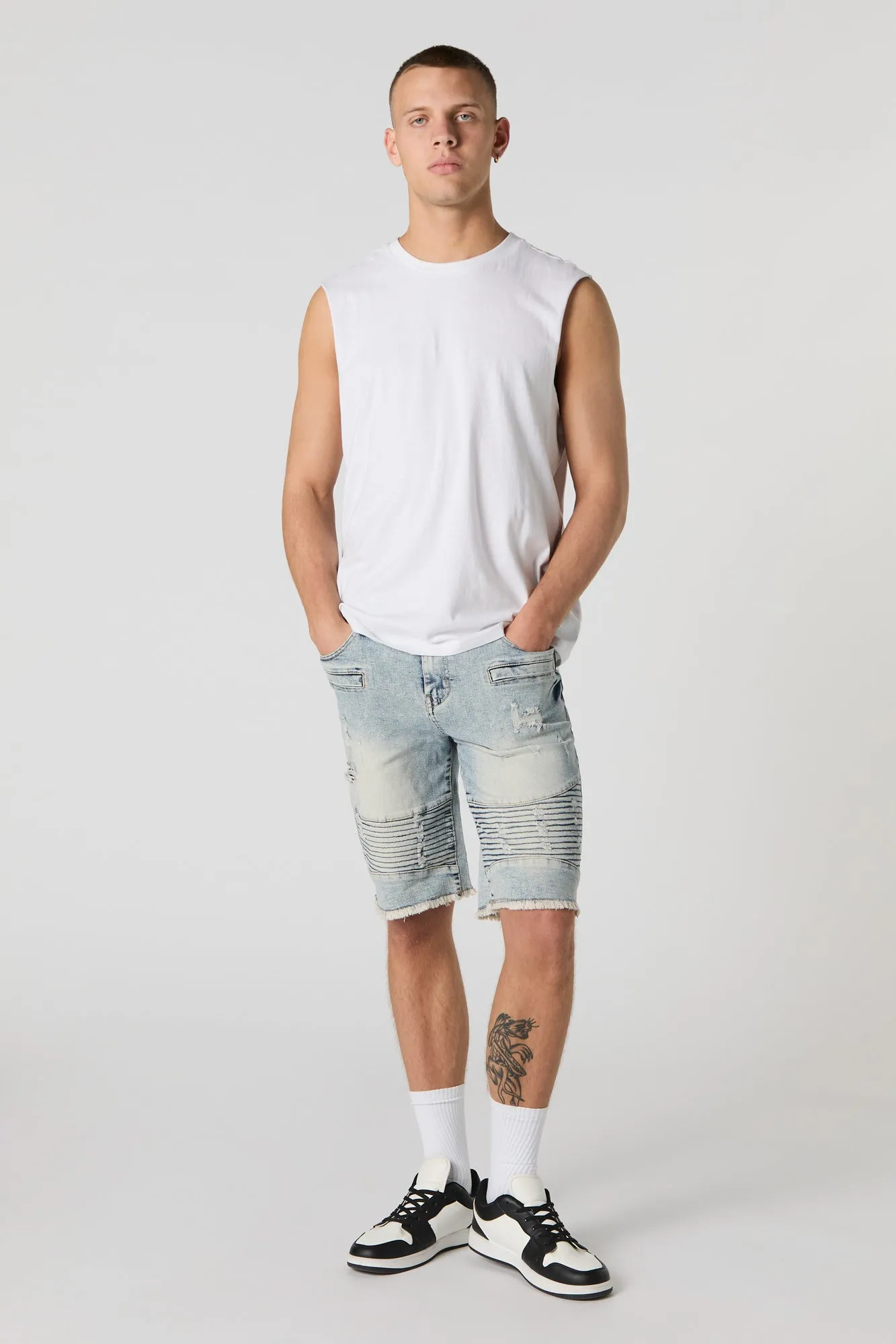 Short de style moto en denim d'aspect usé sold by Urban Planet product image thumbnail 2
