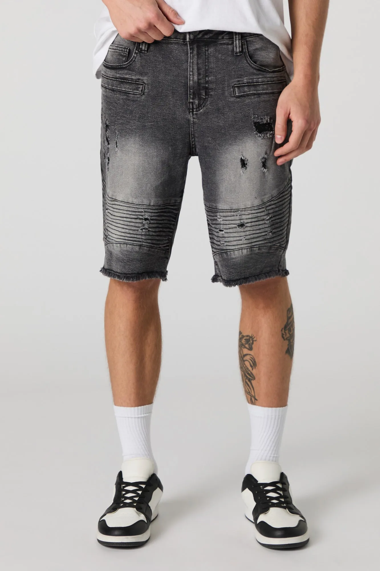 Short de style moto en denim d'aspect usé sold by Urban Planet product image thumbnail 4