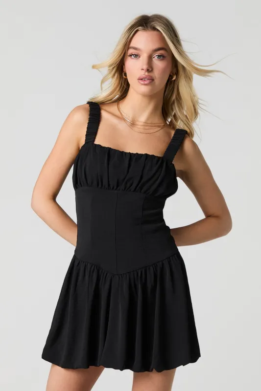 Minirobe ajustée et évasée ruchée à ourlet bulle sold by Urban Planet