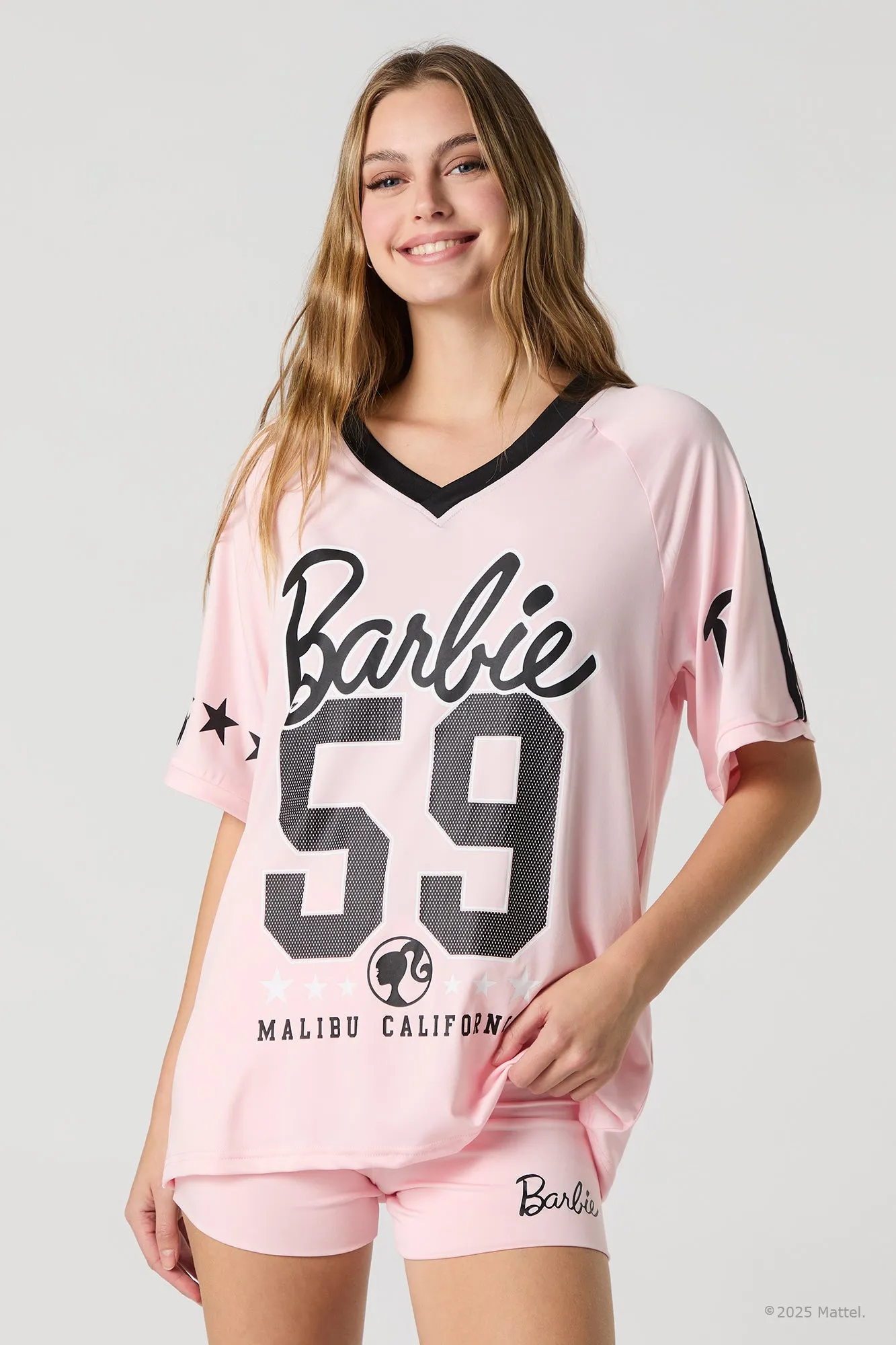 Short profilé à imprimé Barbie™ sold by Urban Planet