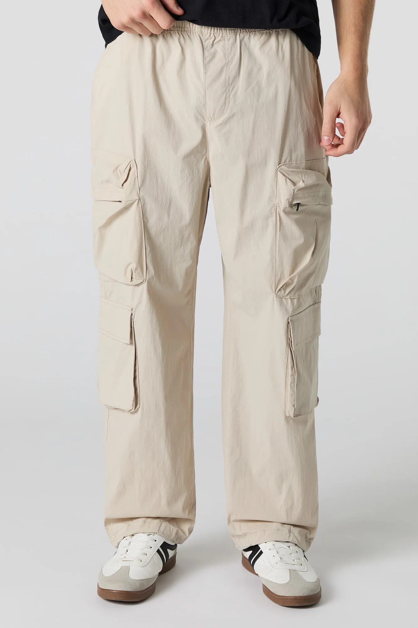 Pantalon cargo en nylon avec poche à glissière sold by Urban Planet