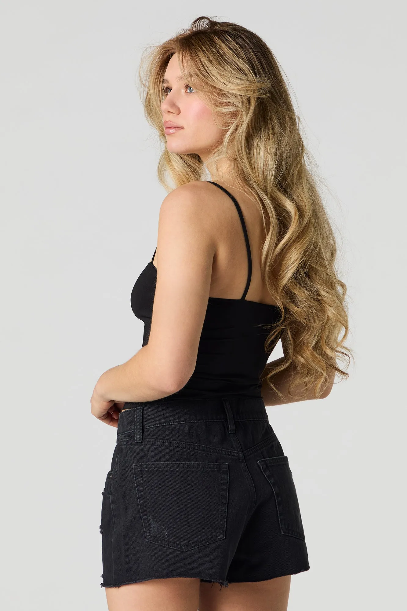 Short en denim d'aspect usé délavé noir sold by Urban Planet product image thumbnail 2