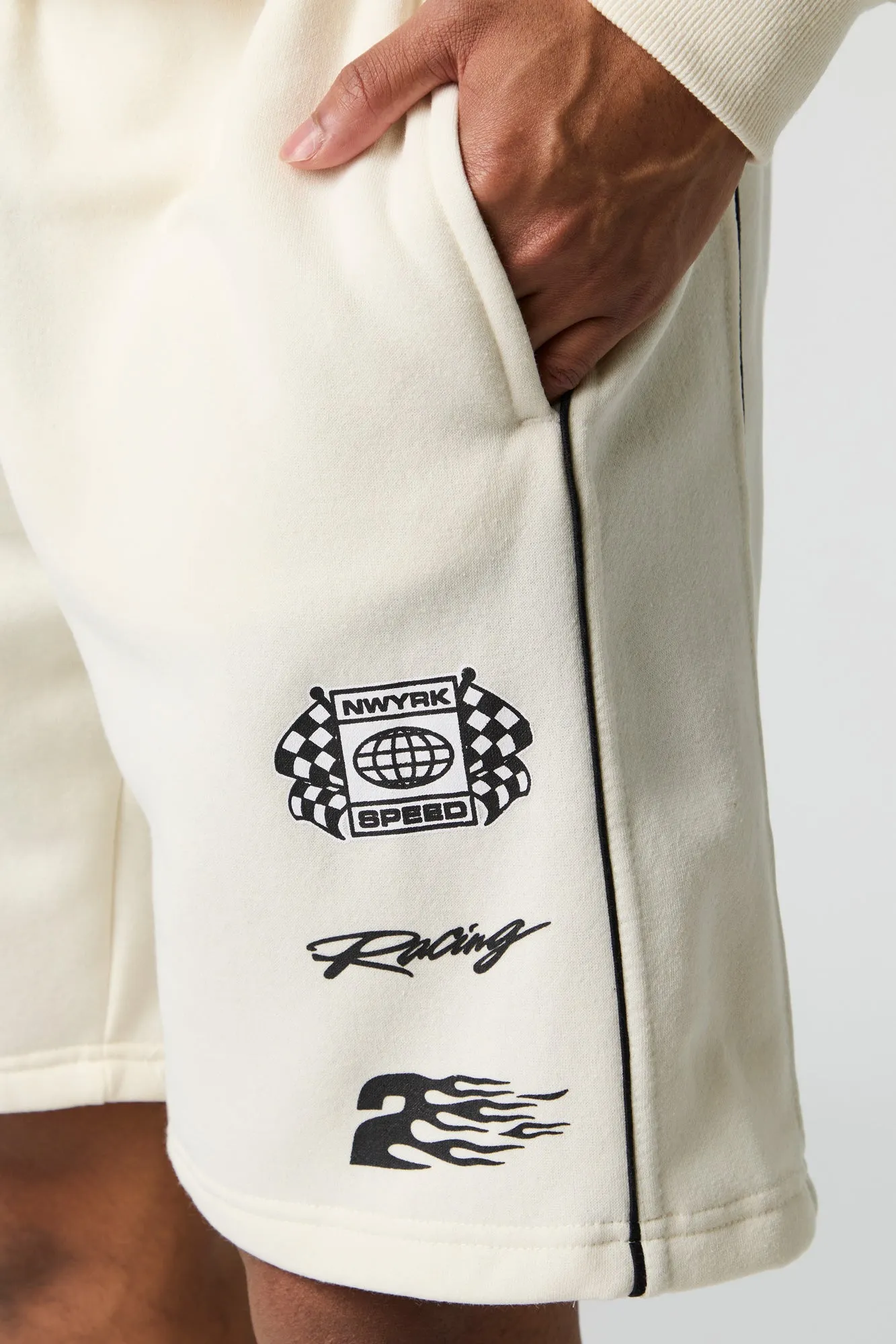 Short en molleton à imprimé Racing sold by Urban Planet product image thumbnail 4