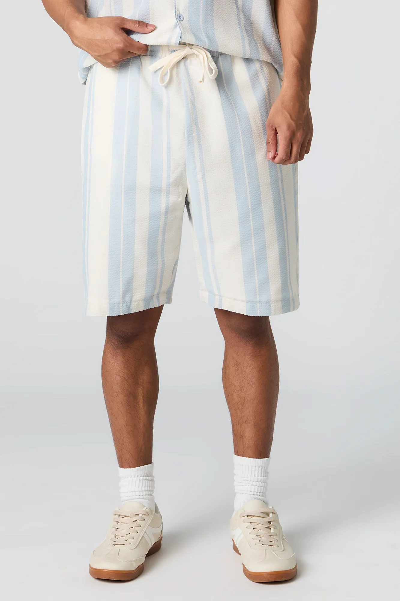 Short rayé à taille coulissante sold by Urban Planet