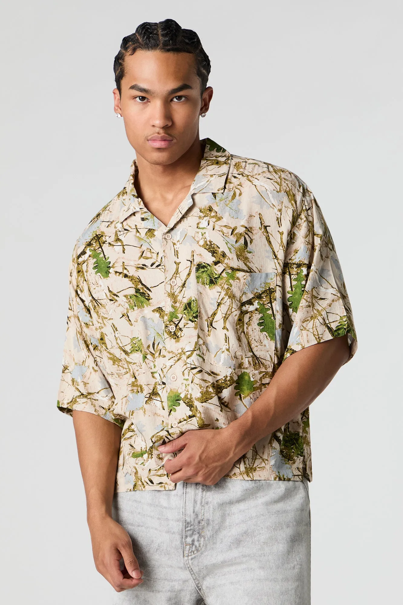 Haut boutonné carré imprimé Woodland sold by Urban Planet