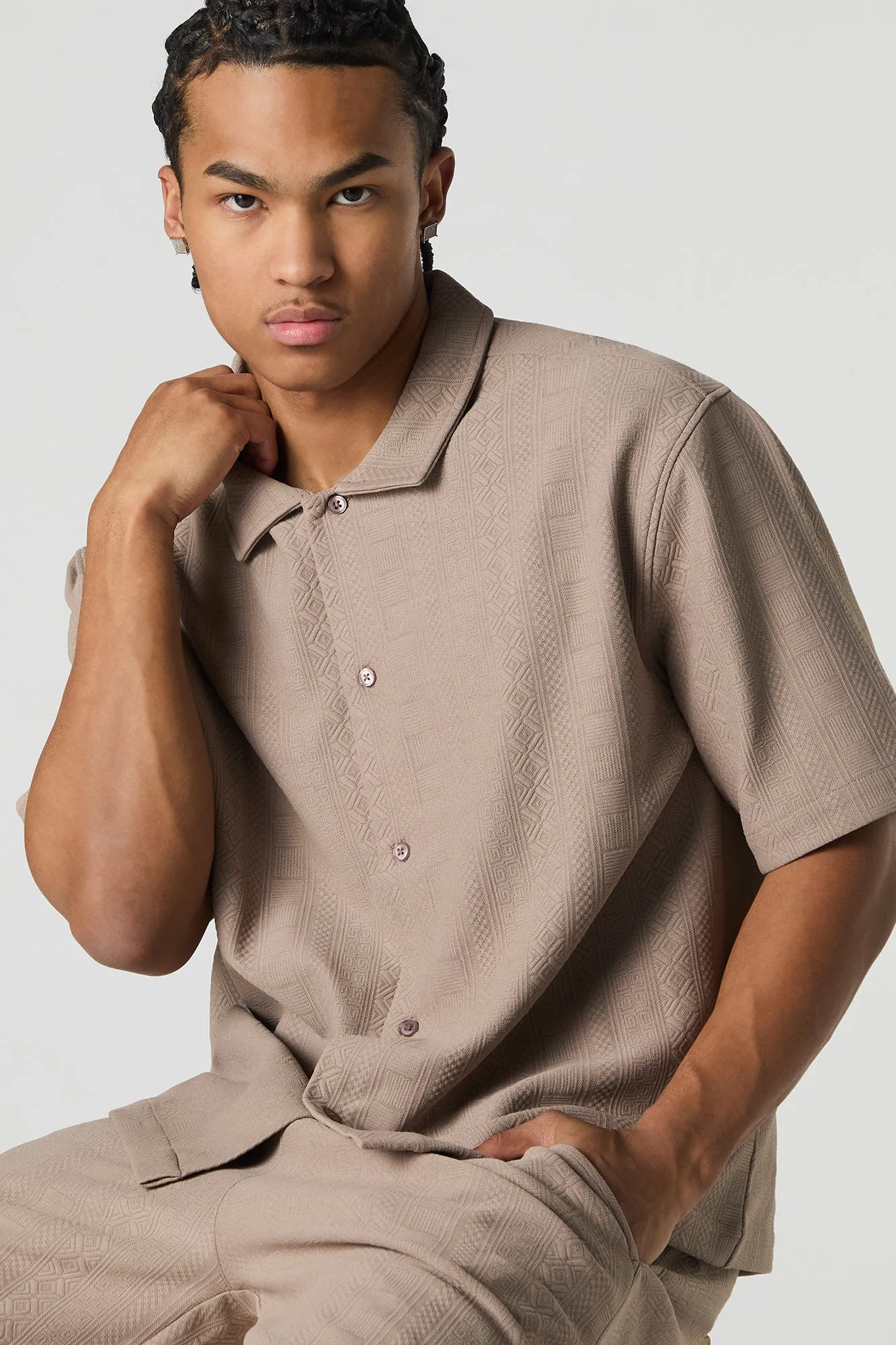 Haut carré boutonné texturé avec motif géométrique sold by Urban Planet