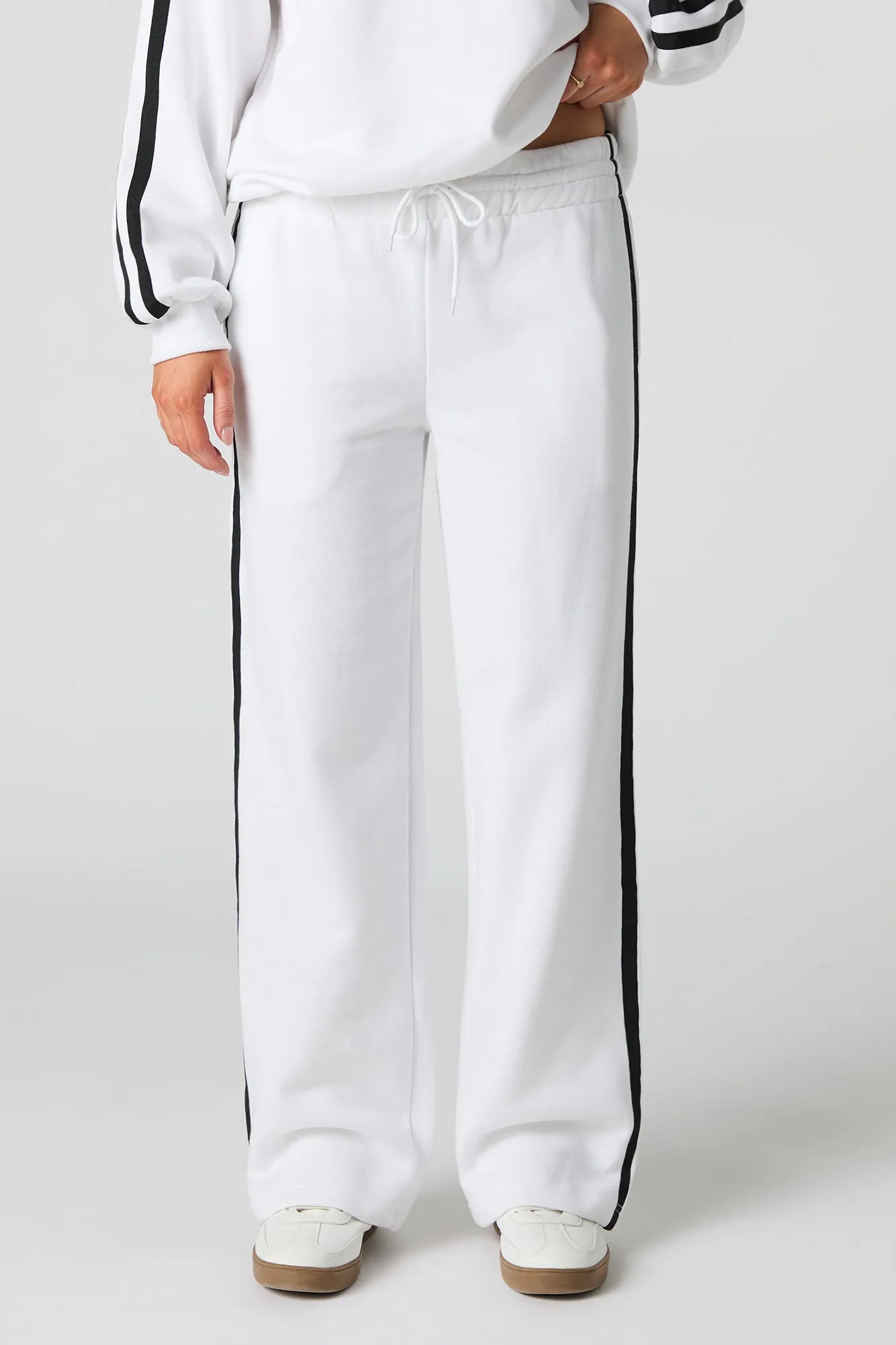 Pantalon d'entraînement en molleton avec rayures latérales sold by Urban Planet product image thumbnail 2