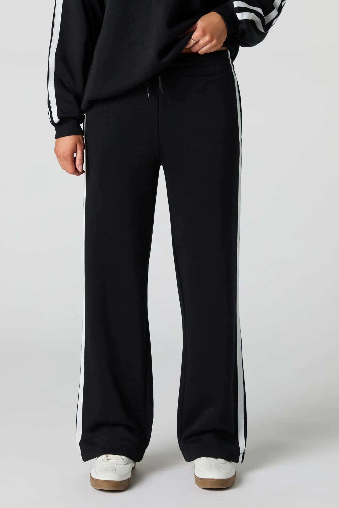 Pantalon d'entraînement en molleton avec rayures latérales sold by Urban Planet product image thumbnail 5